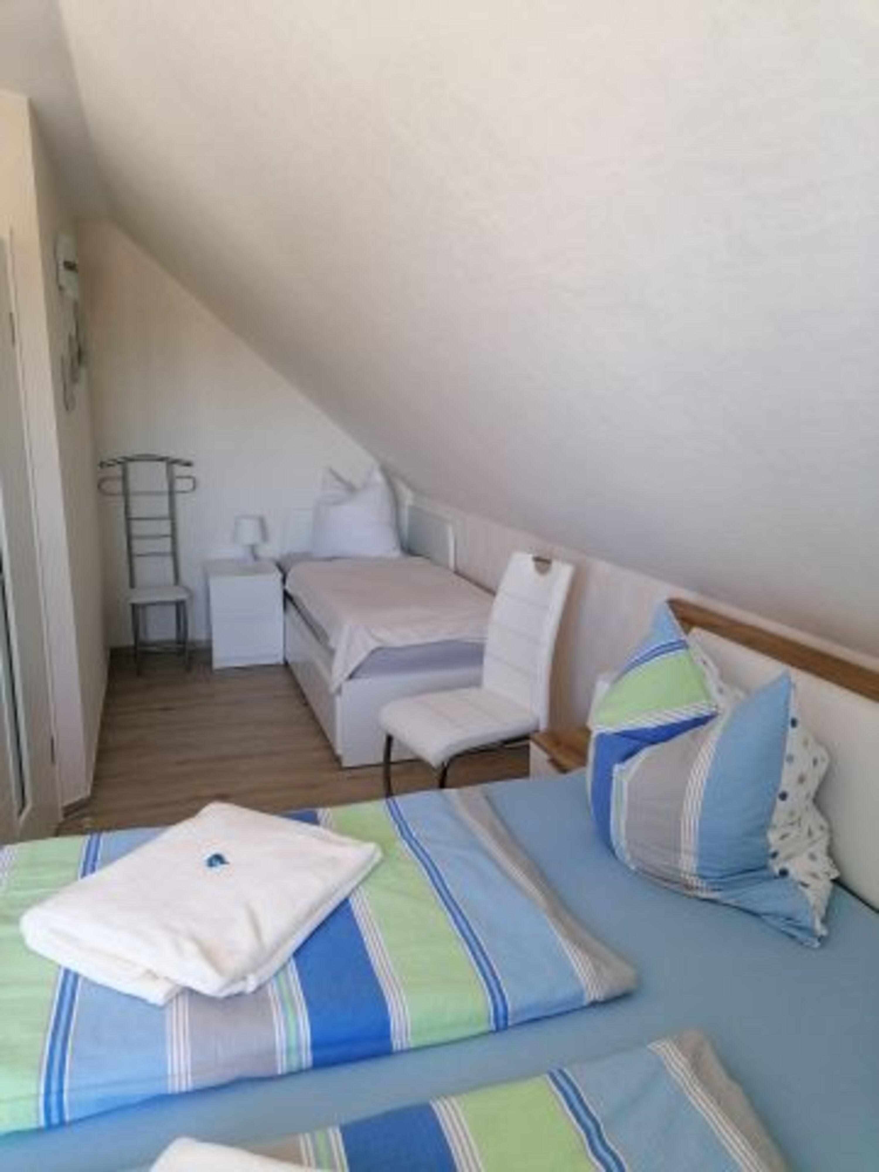Bett in der Ecke ausziehbar auf 1,60 m x 2,00 m