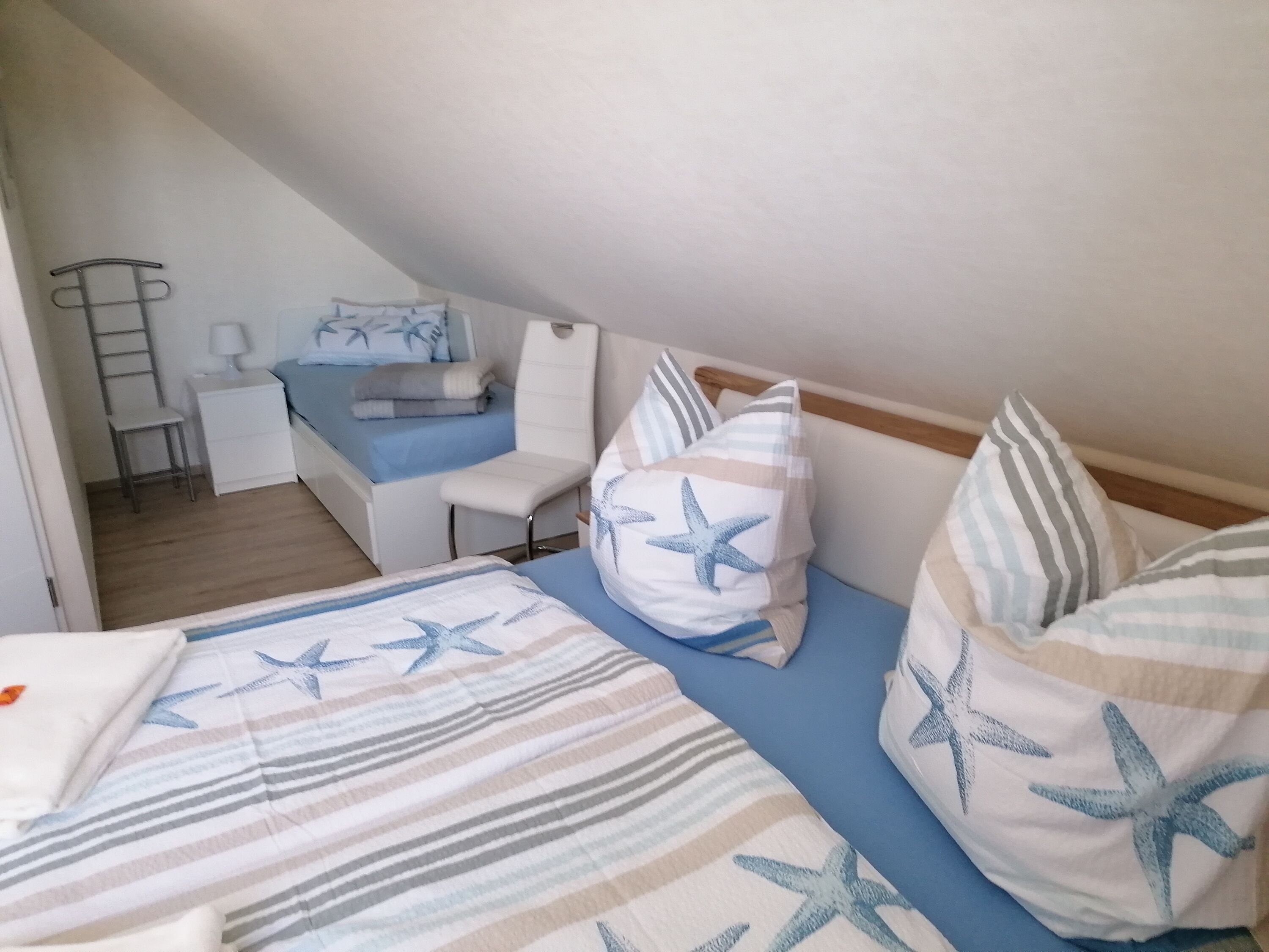 Einzelbett ausziehbar auf 160x200