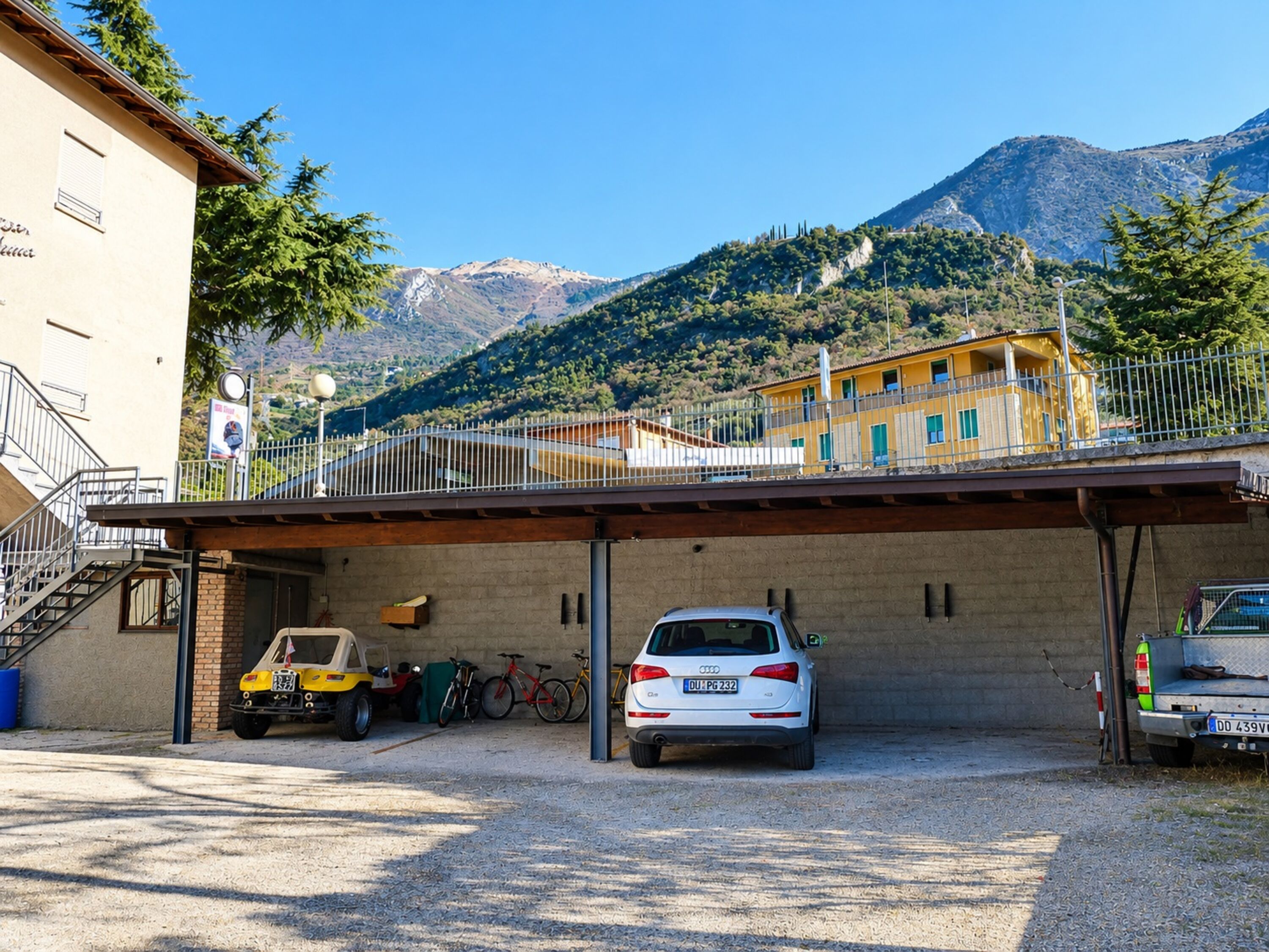 Überdachter Carport