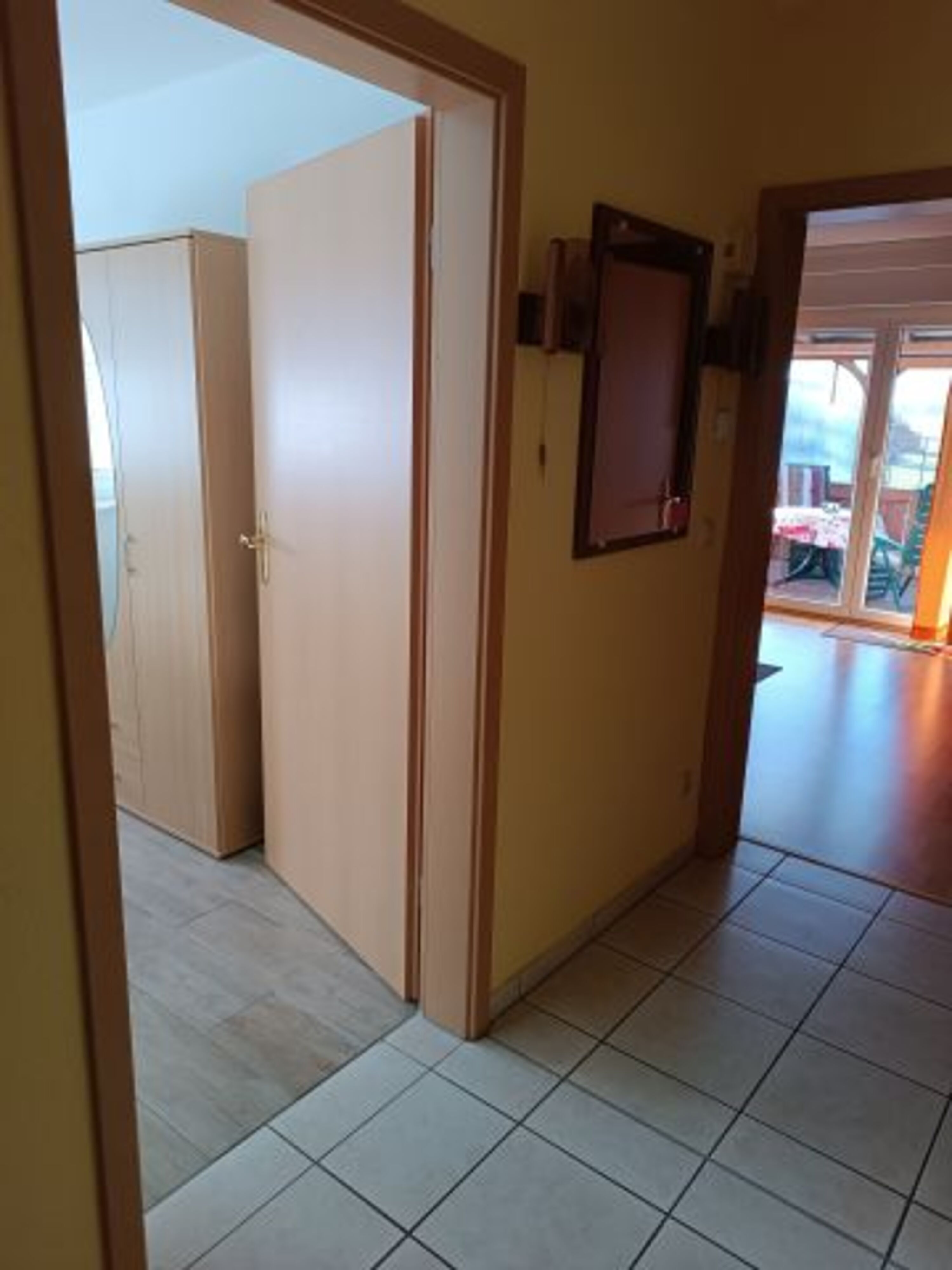 links zum Schlafzimmer