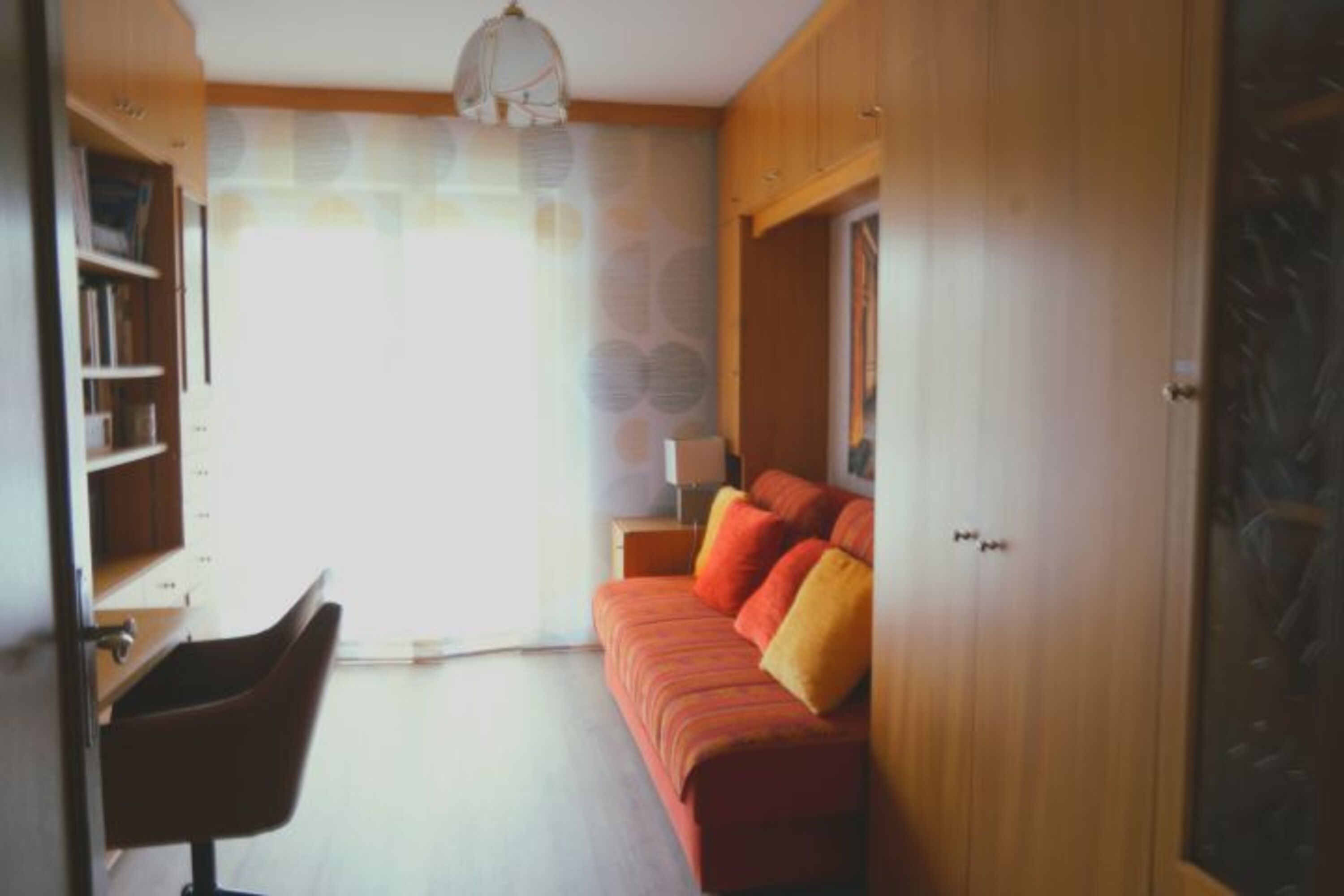 Schlafzimmer 2 mit Joka-Schlafcouch und 8 cm Topper