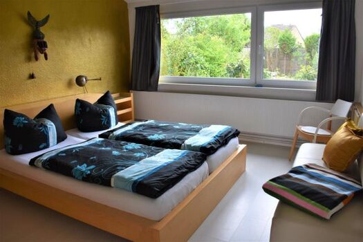Schlafzimmer mit Doppelbett