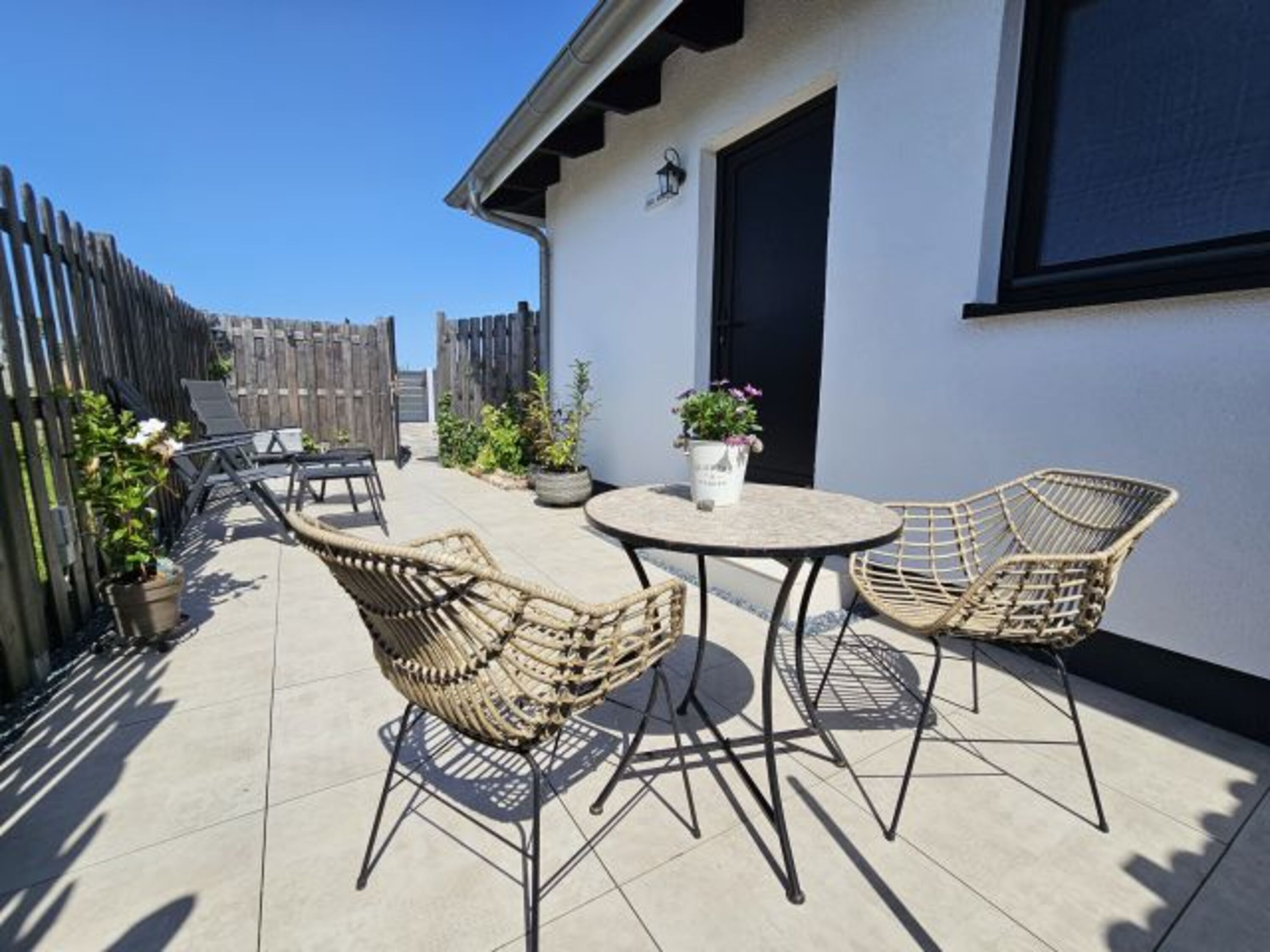 Eingang und Terrasse