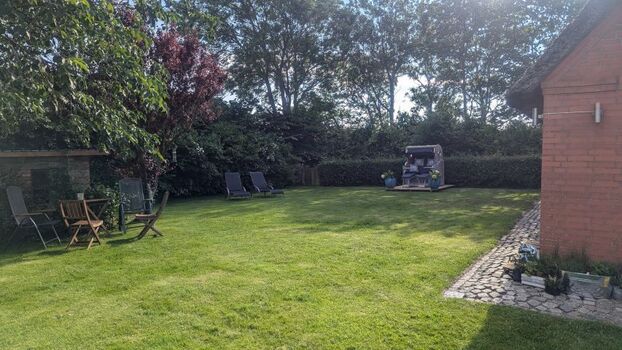 Garten mit Strandkorb