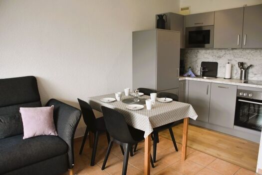 Wohnzimmer mit Esstisch