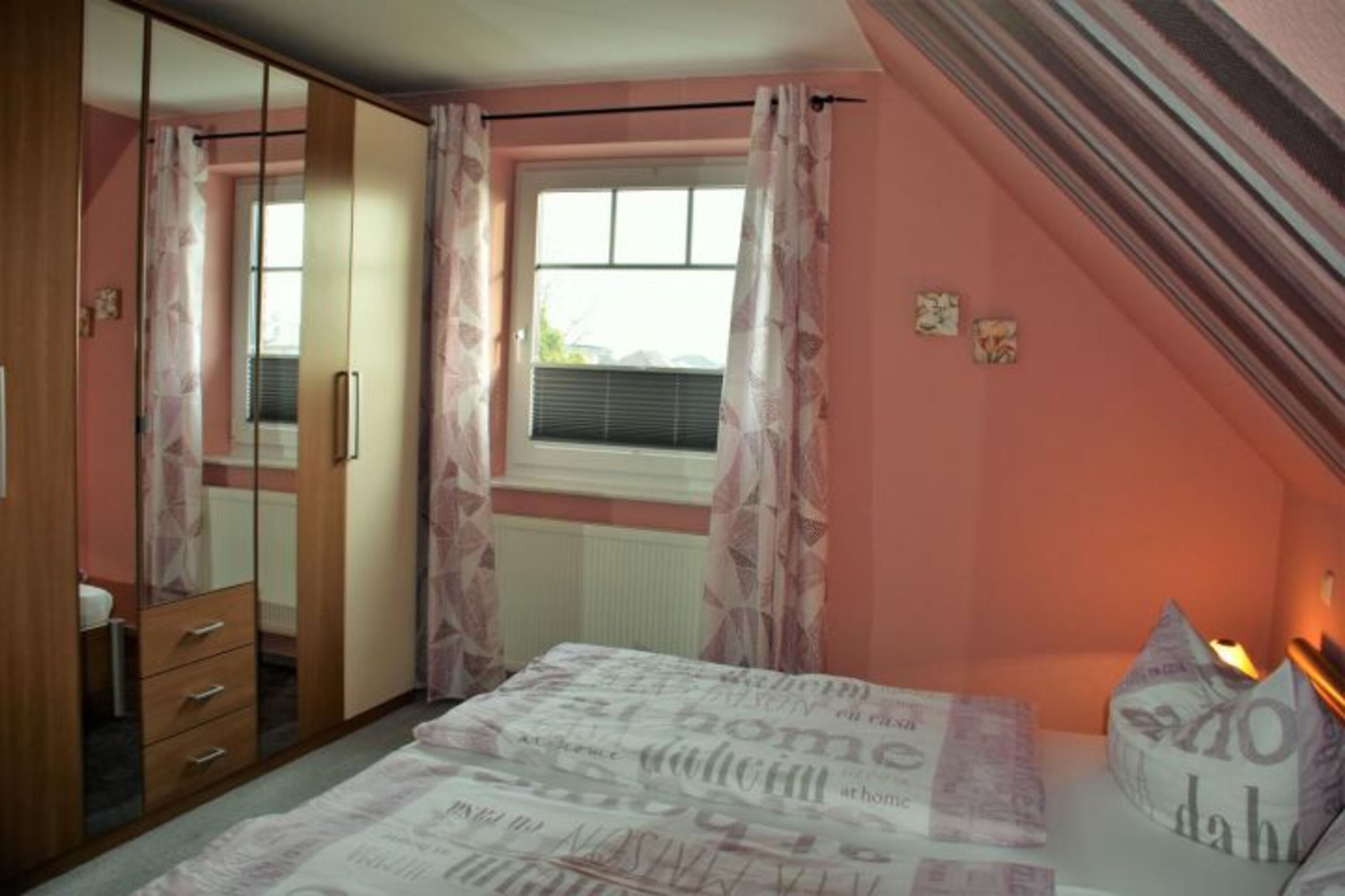 2. Schlafzimmer