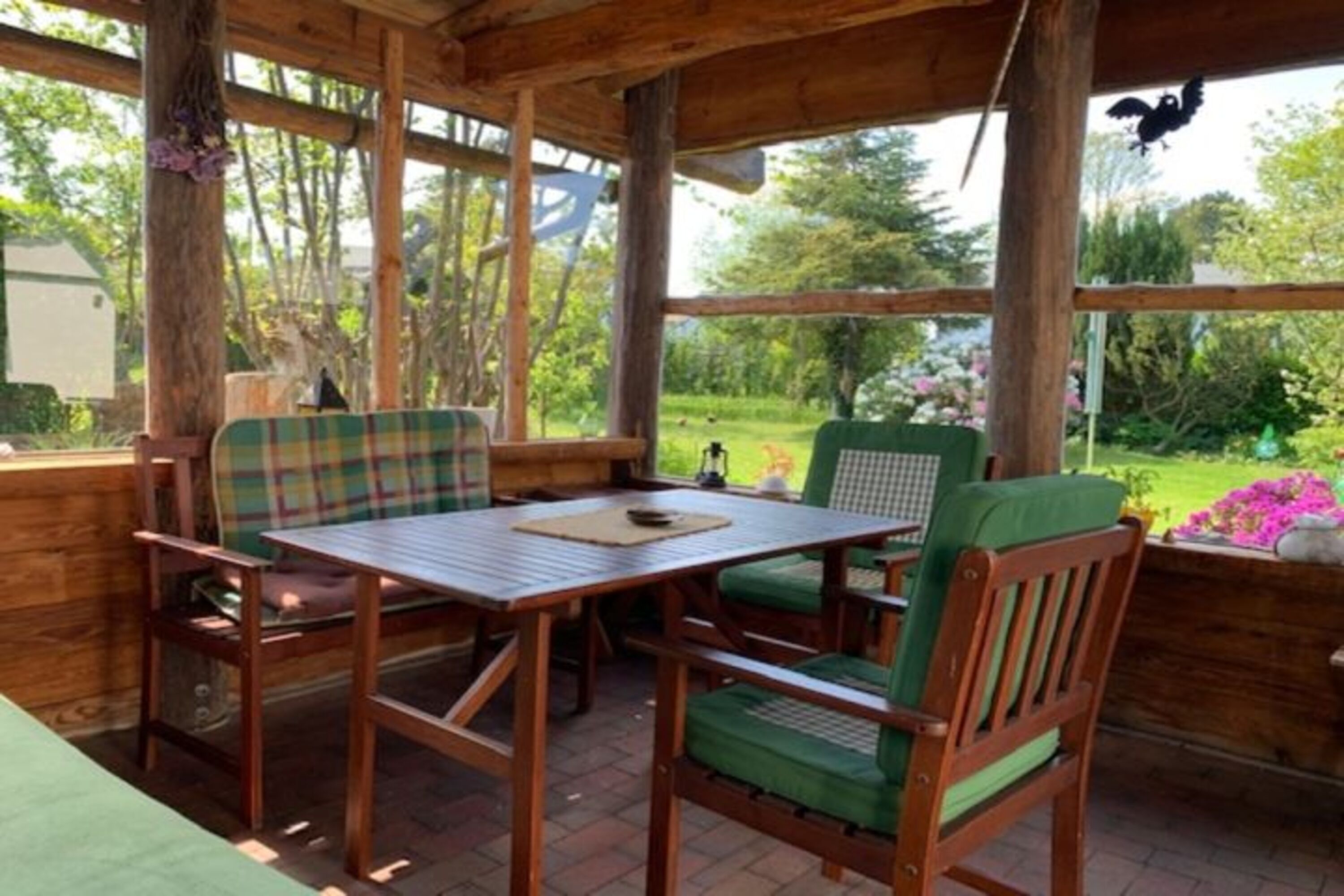 Gartenhaus, Blick in den Garten