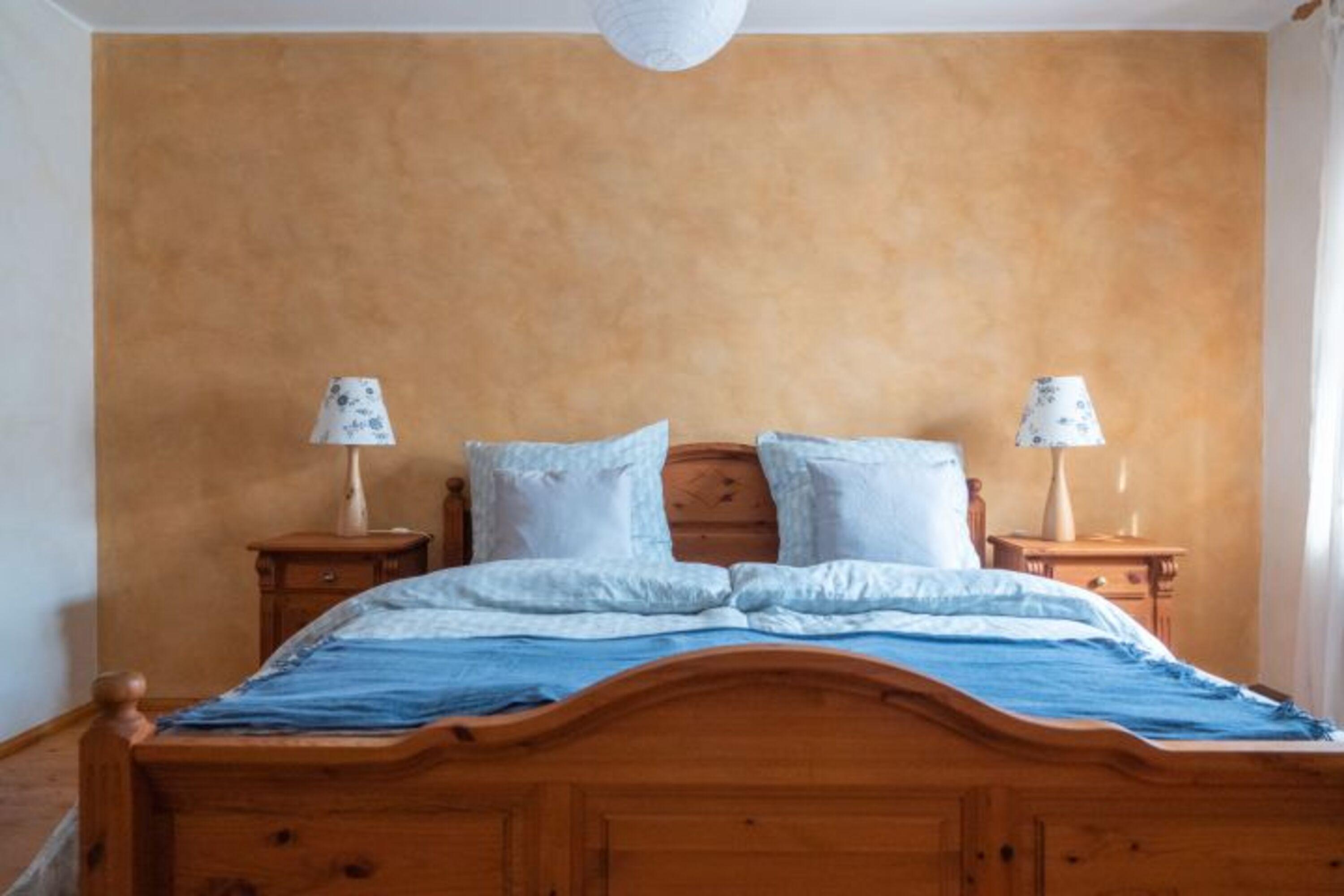 Schlafzimmer 1