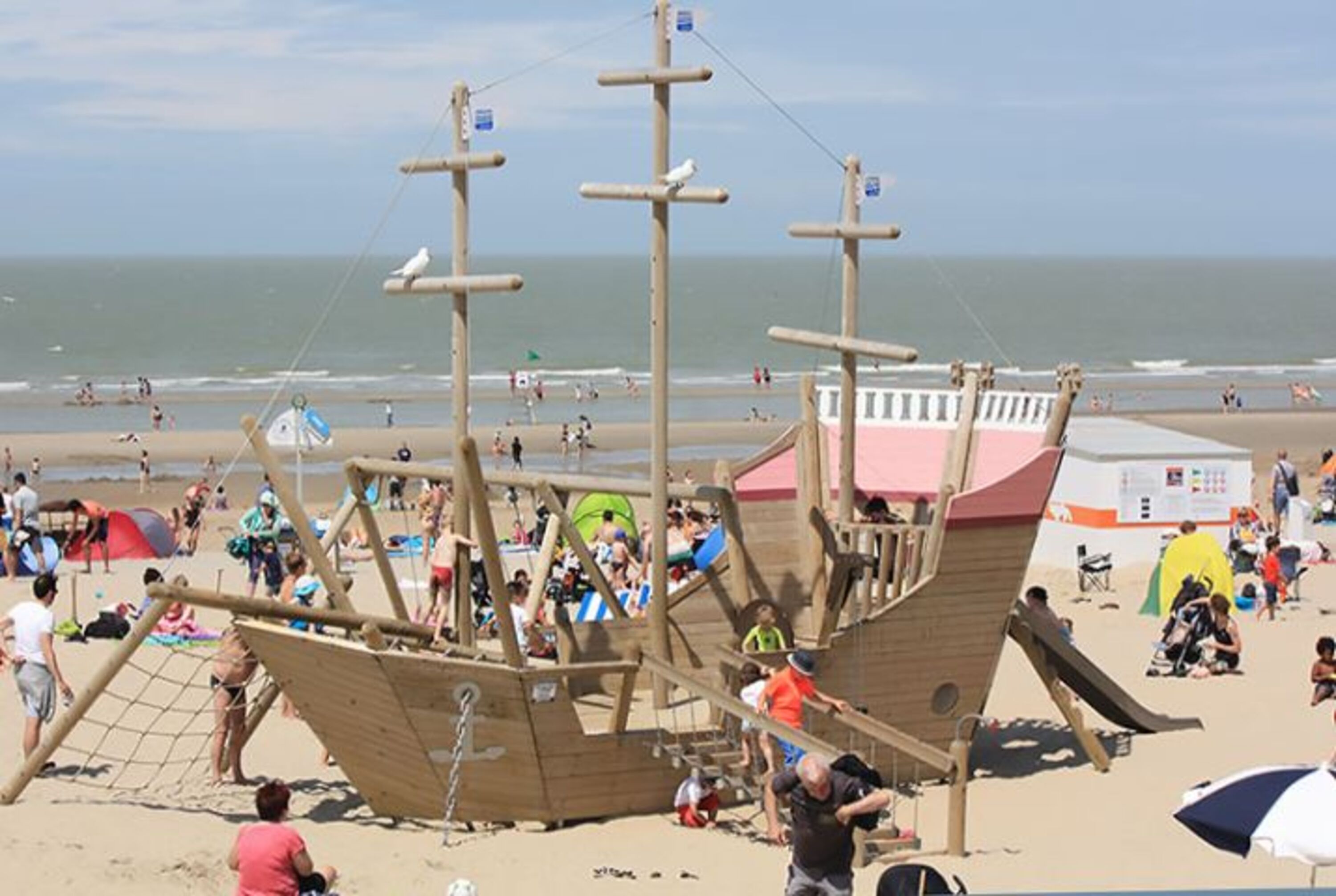 Kinderspiele am Strand in De Haan