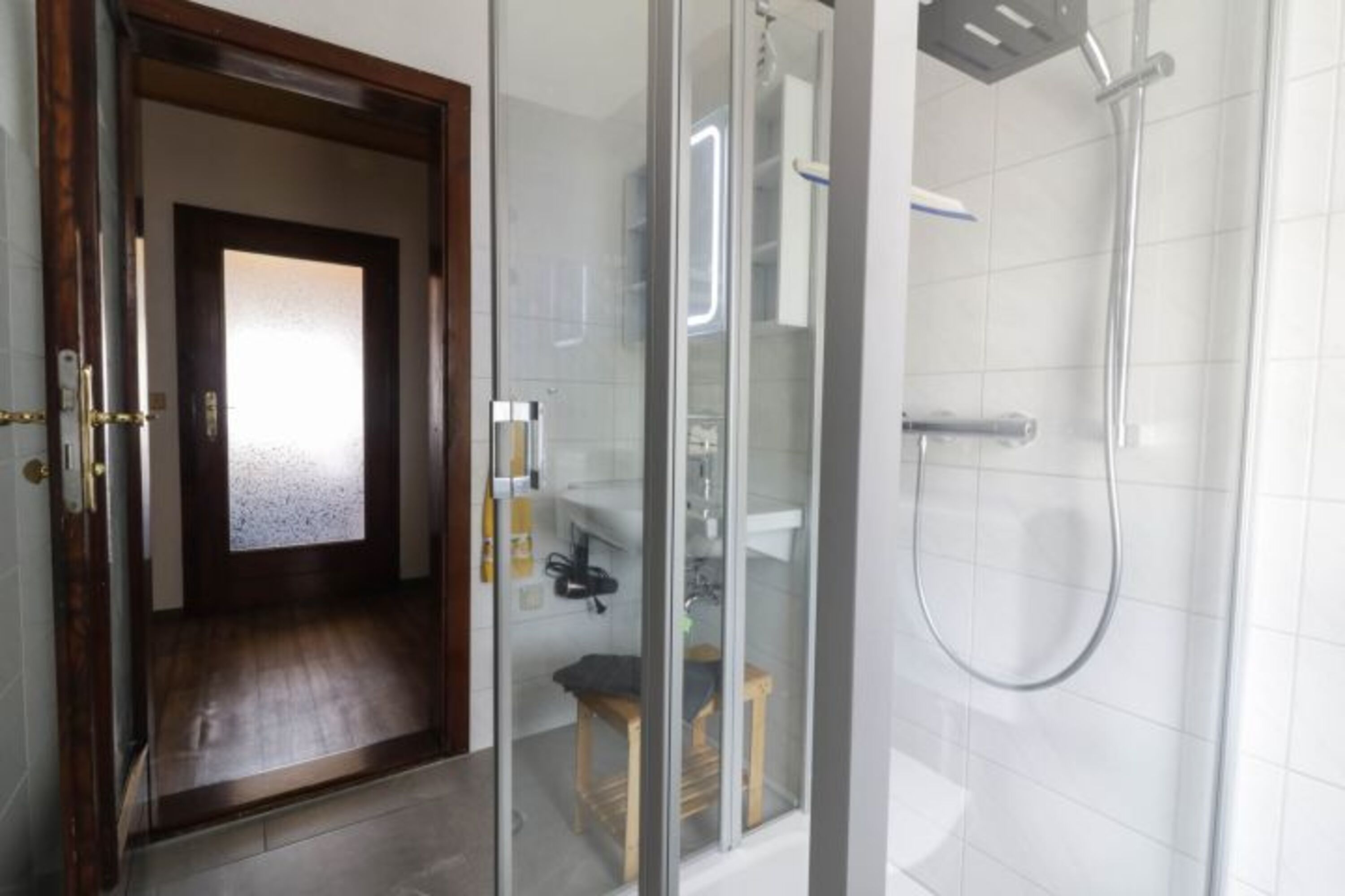 Bad mit Dusche & WC