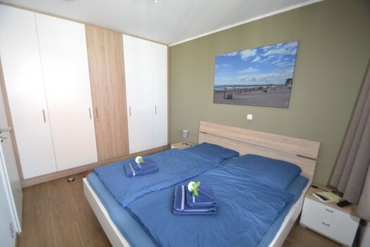 Schlafzimmer mit Doppelbett