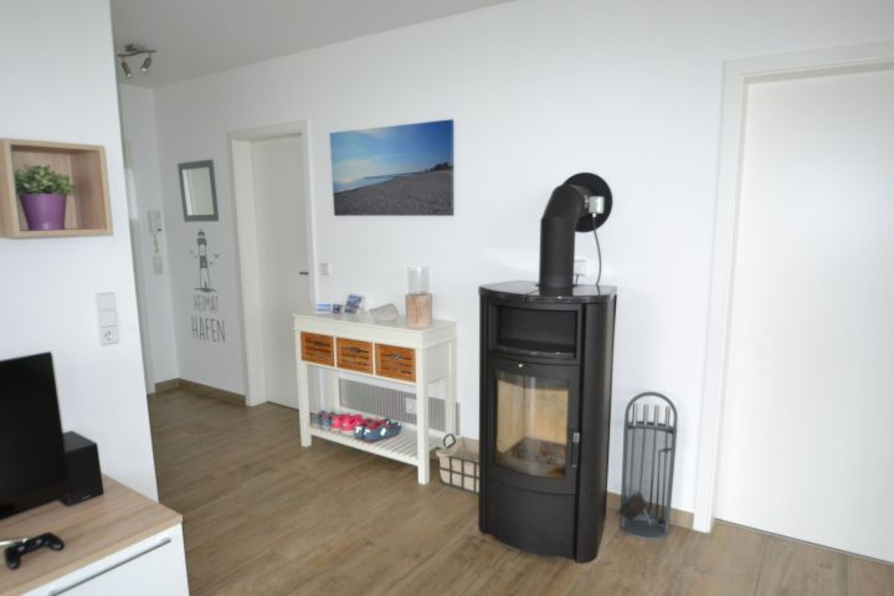 Kamin und Eingangsbereich