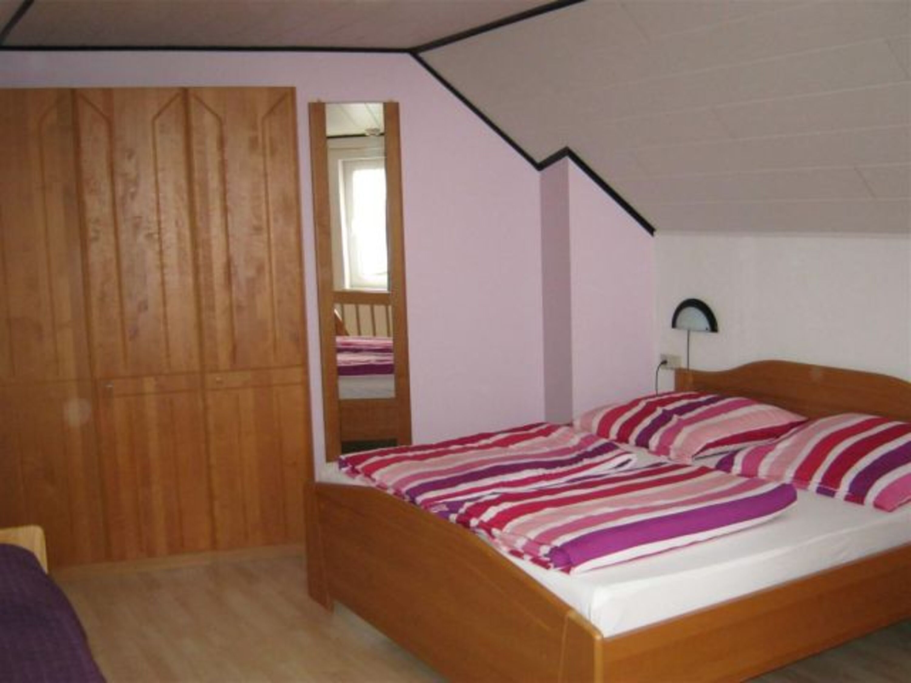 Schlafzimmer mit Doppelbett