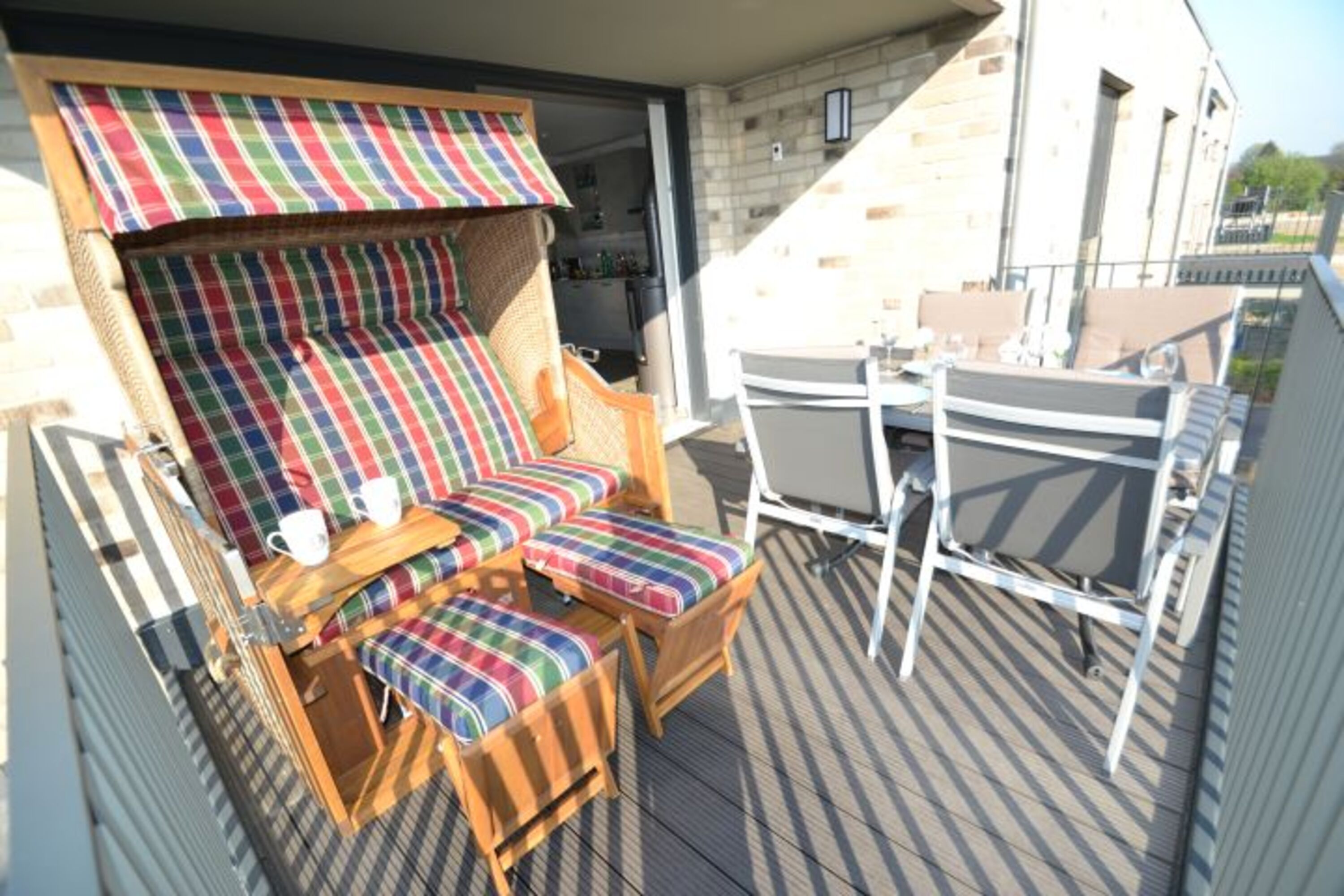 Balkon mit Strandkorb