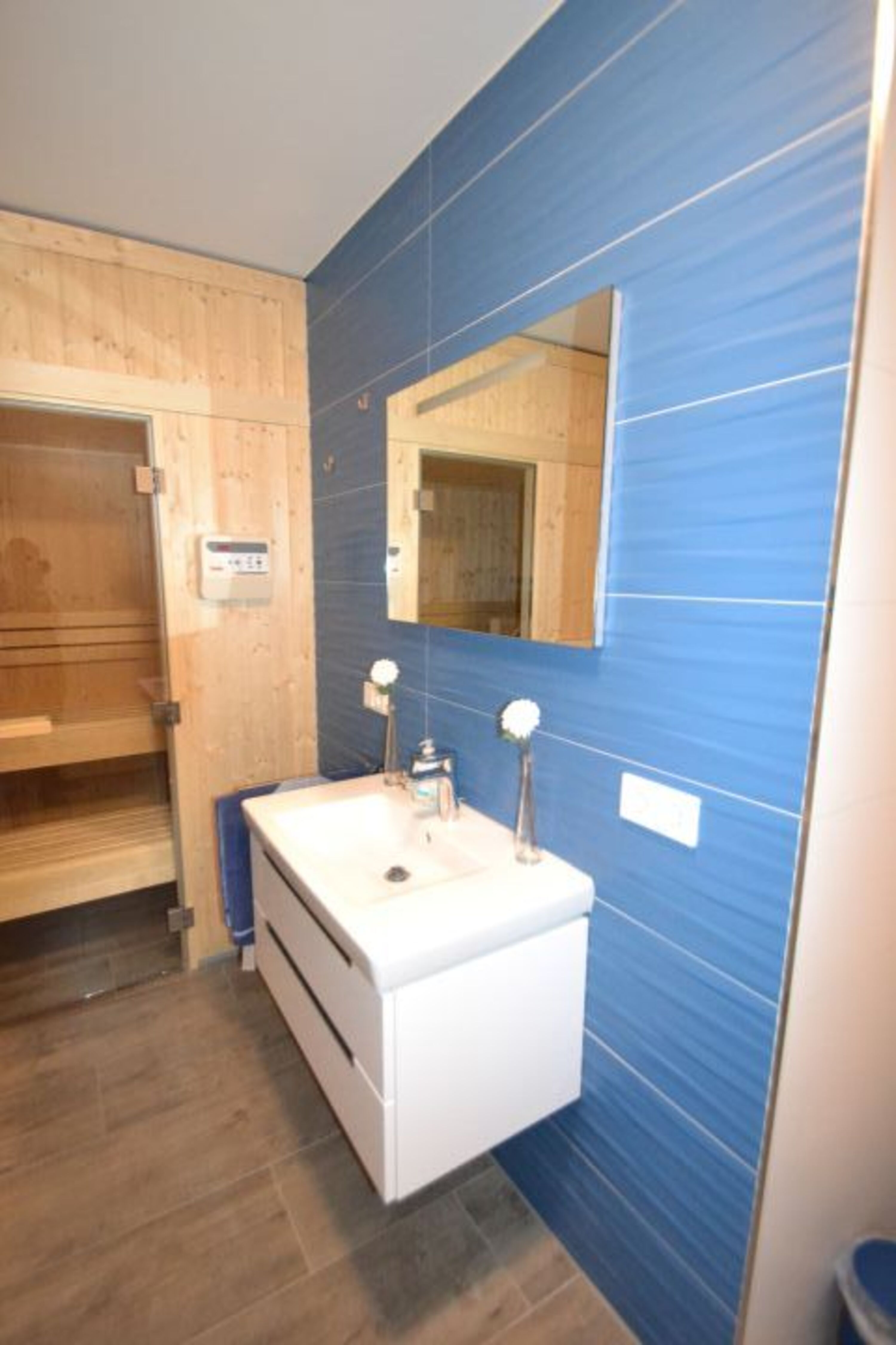 Waschbereich mit Sauna