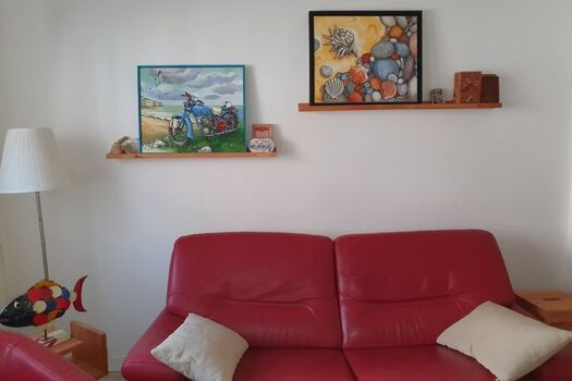Wohnzimmer (Ledersofa = Schlafsofa)