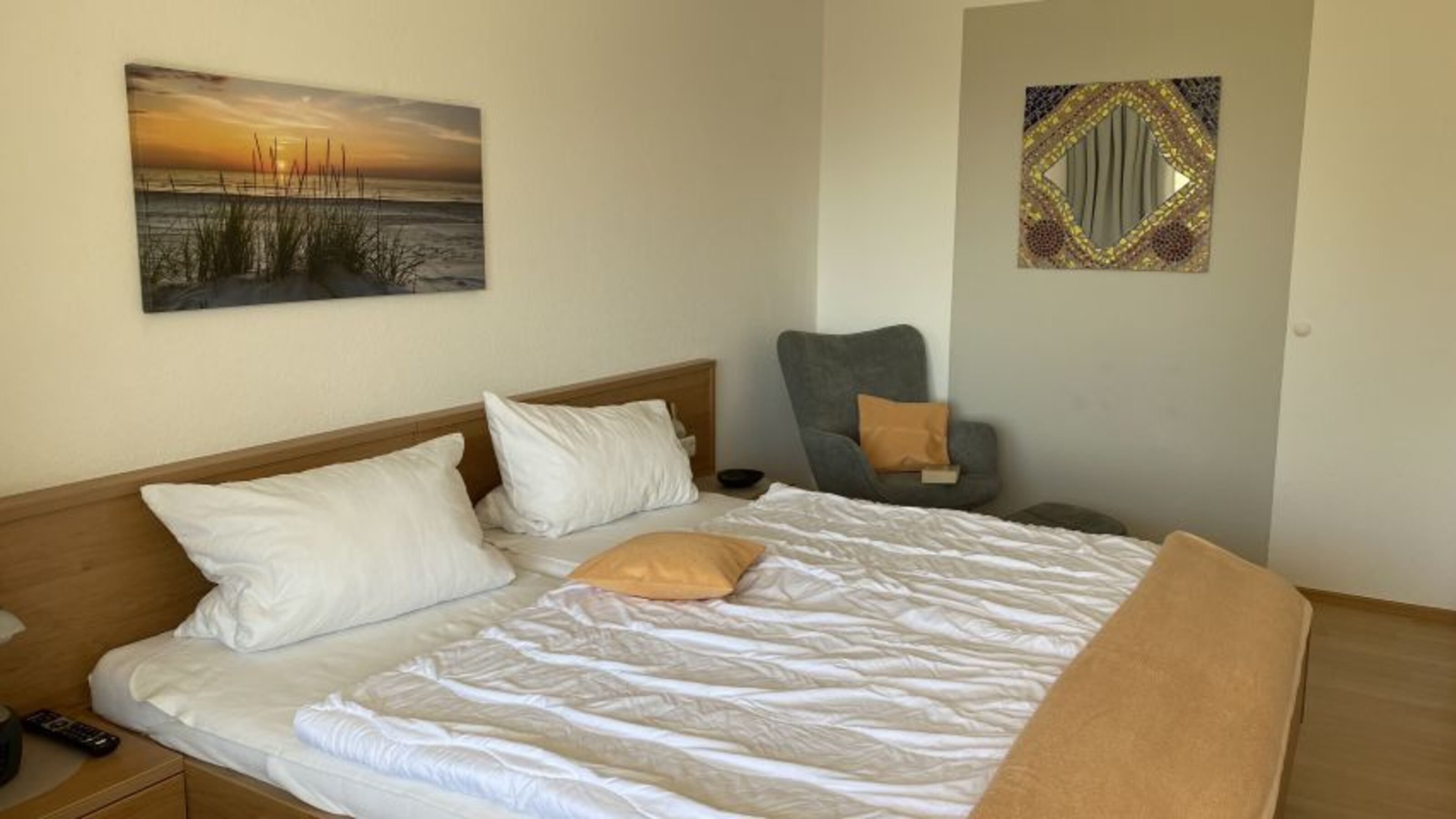 Schlafzimmer mit Leseecke und 2. TV