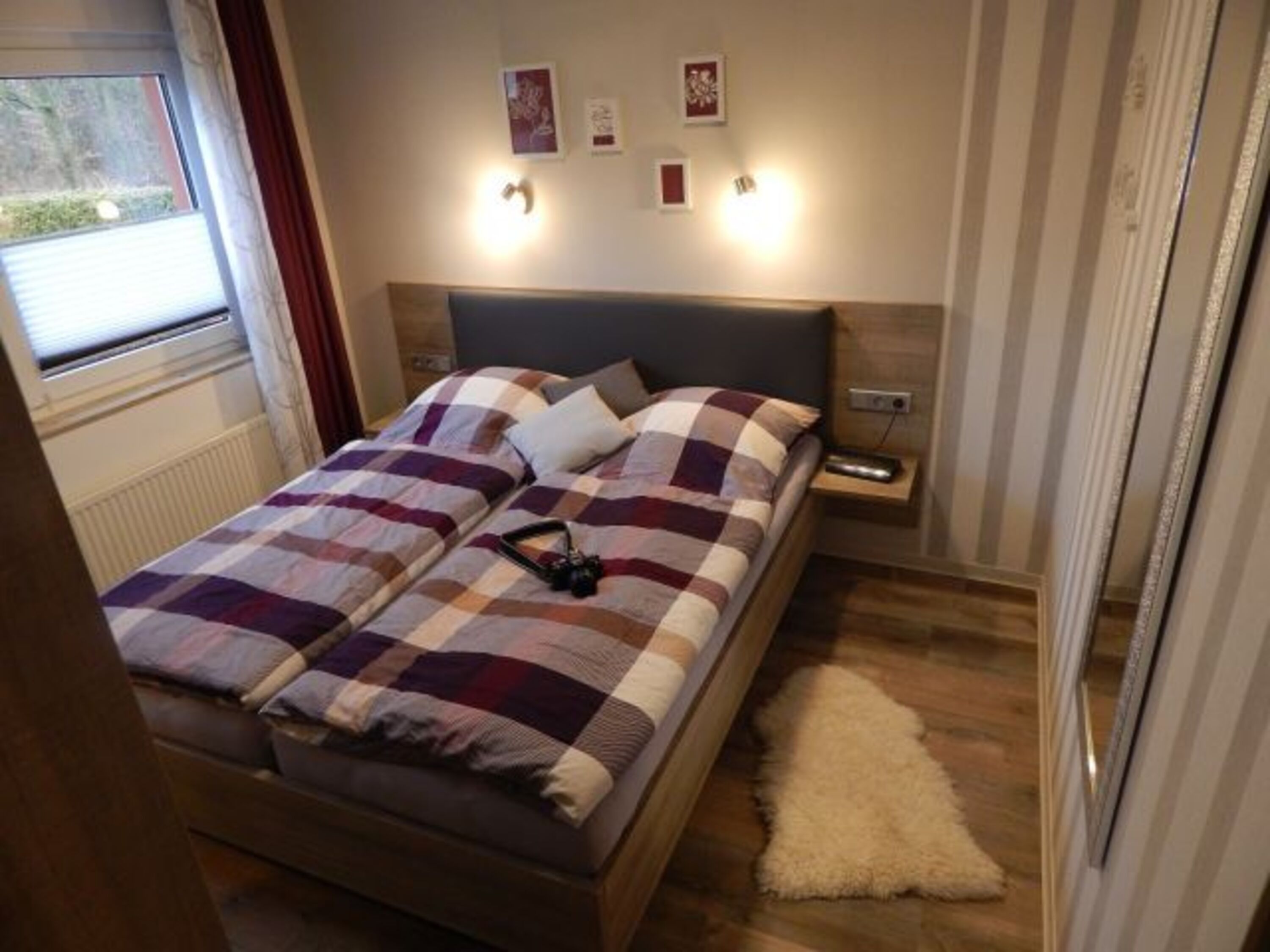 Schlafzimmer mit Doppelbett