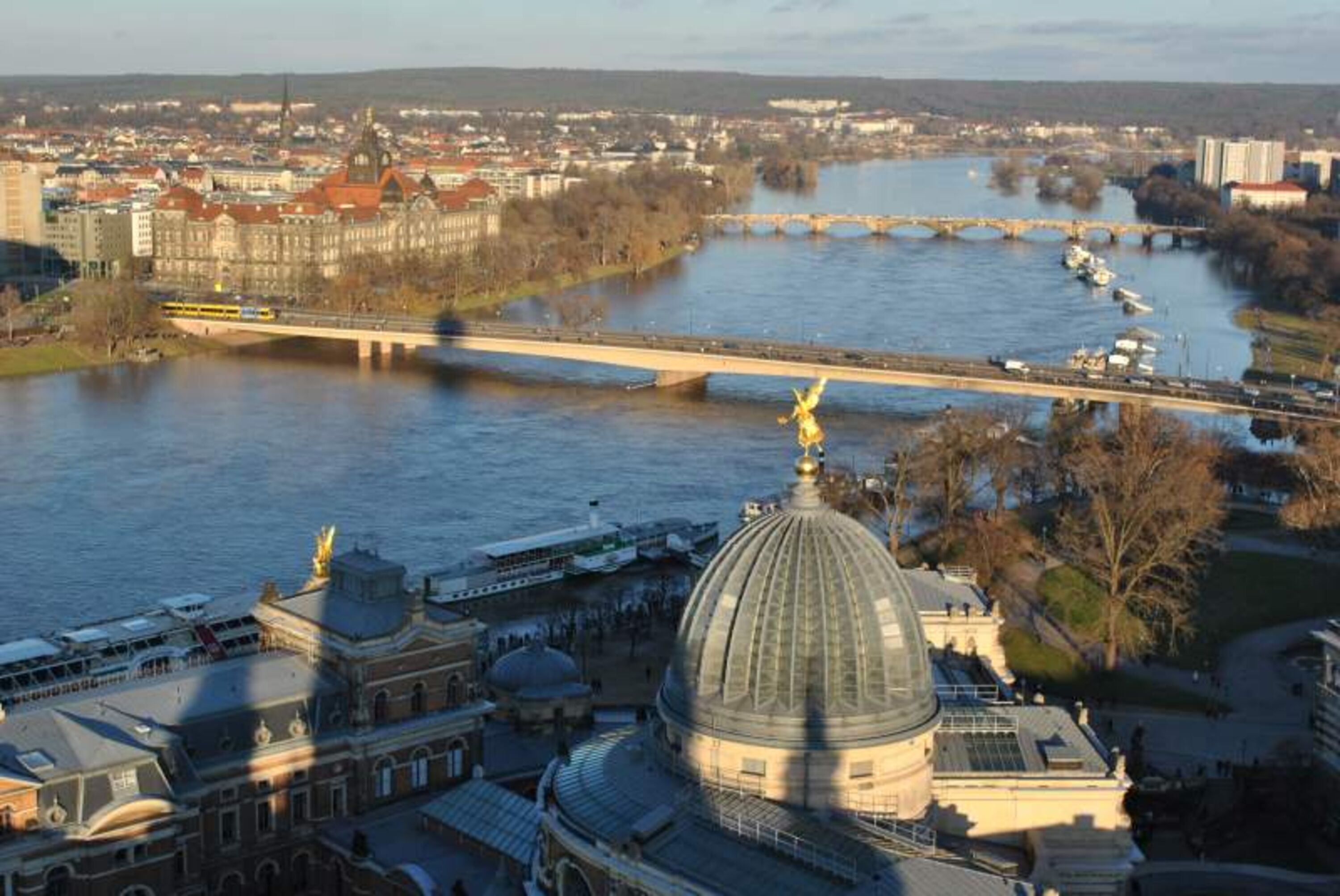 Blick von der Frauenkirche auf die Elbe