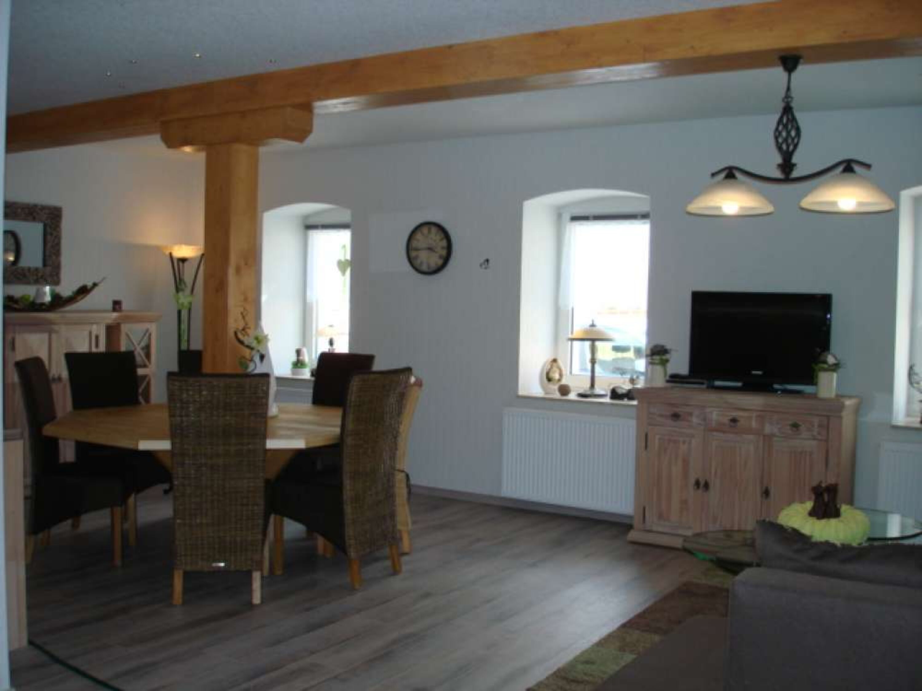 Wohn.-Esszimmer mit integrierter Küche im Ferienhaus