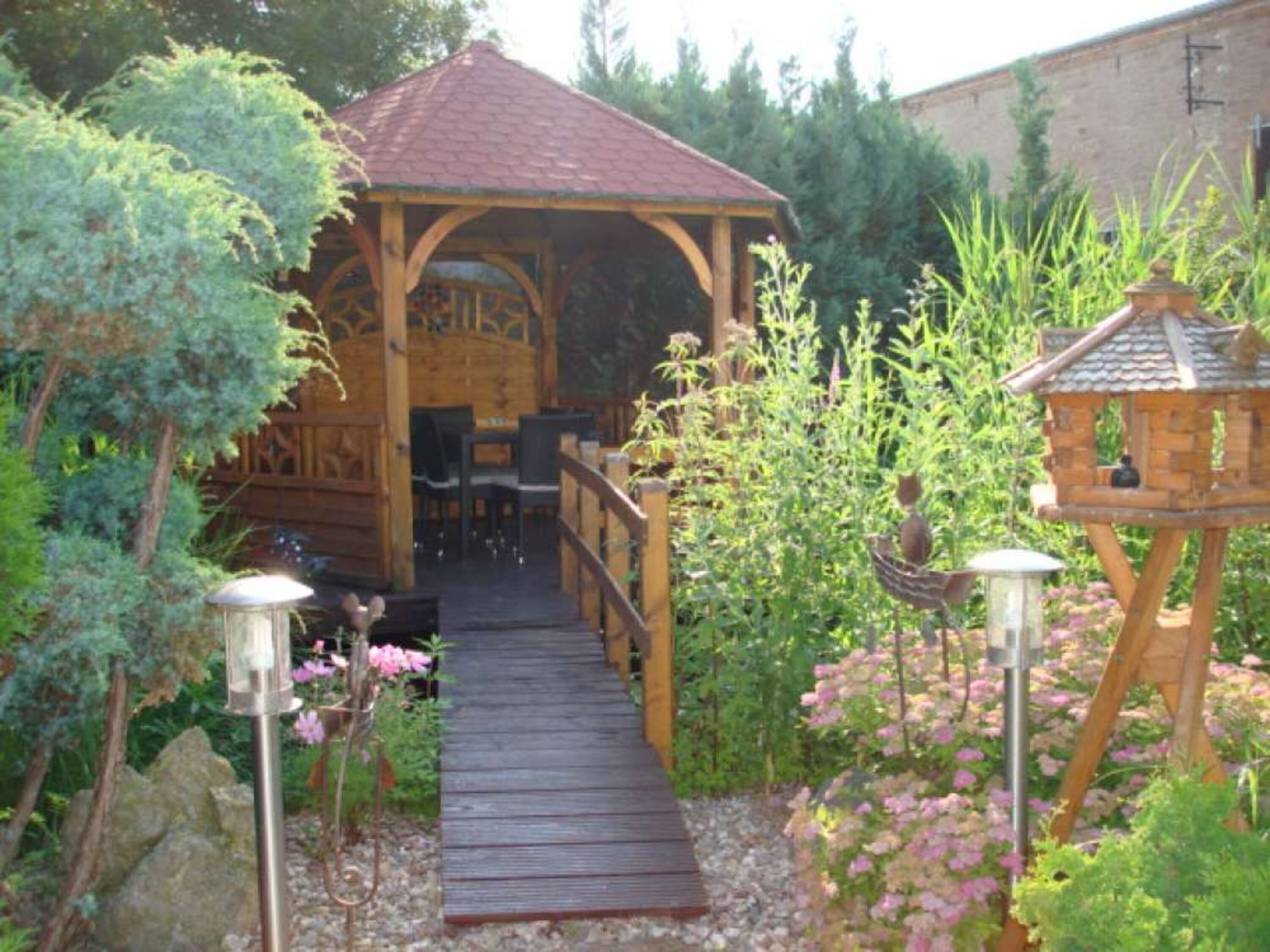 Teich mit Terrasse
