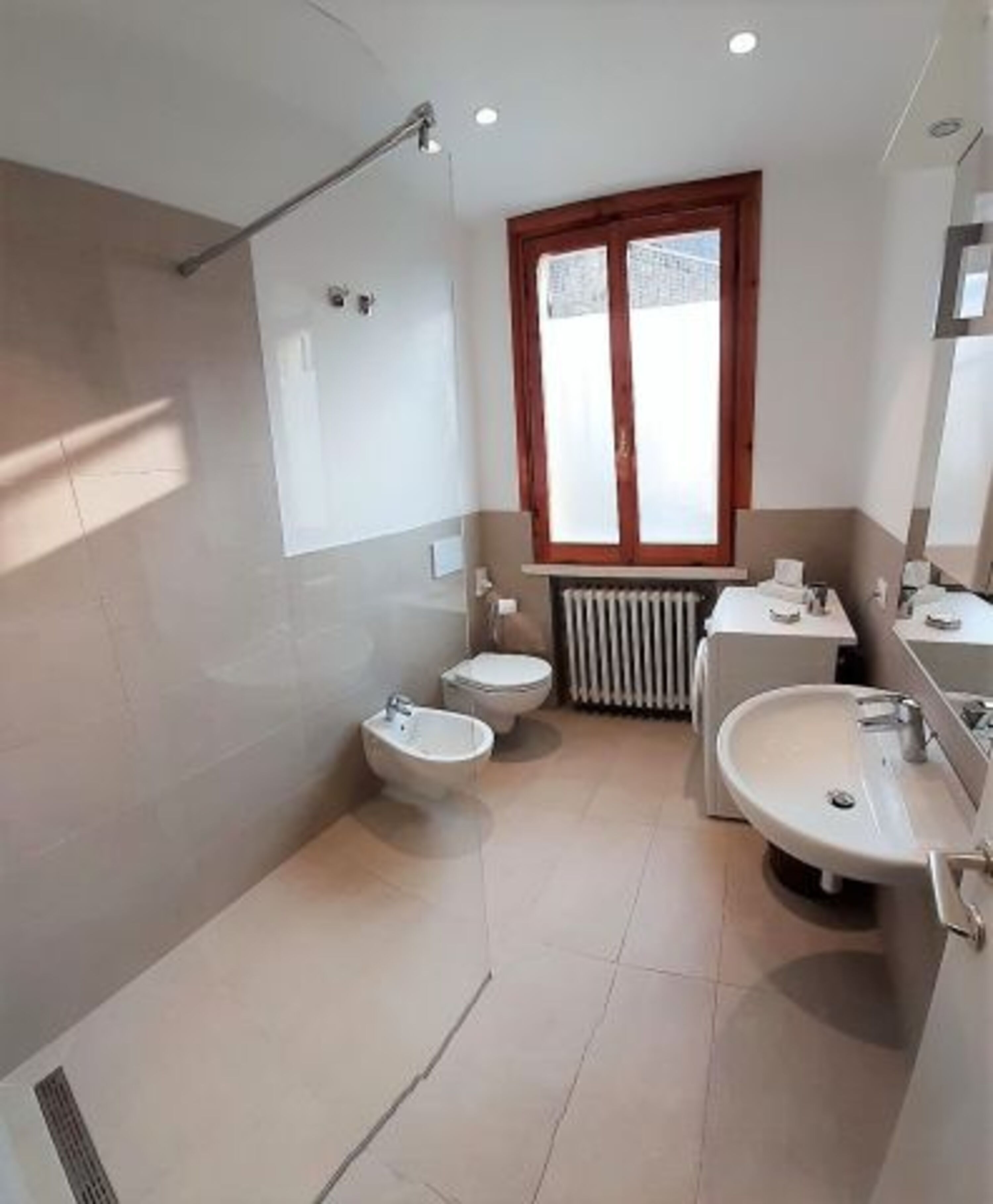 Badezimmer mit DU/WC/BD & Waschmaschine