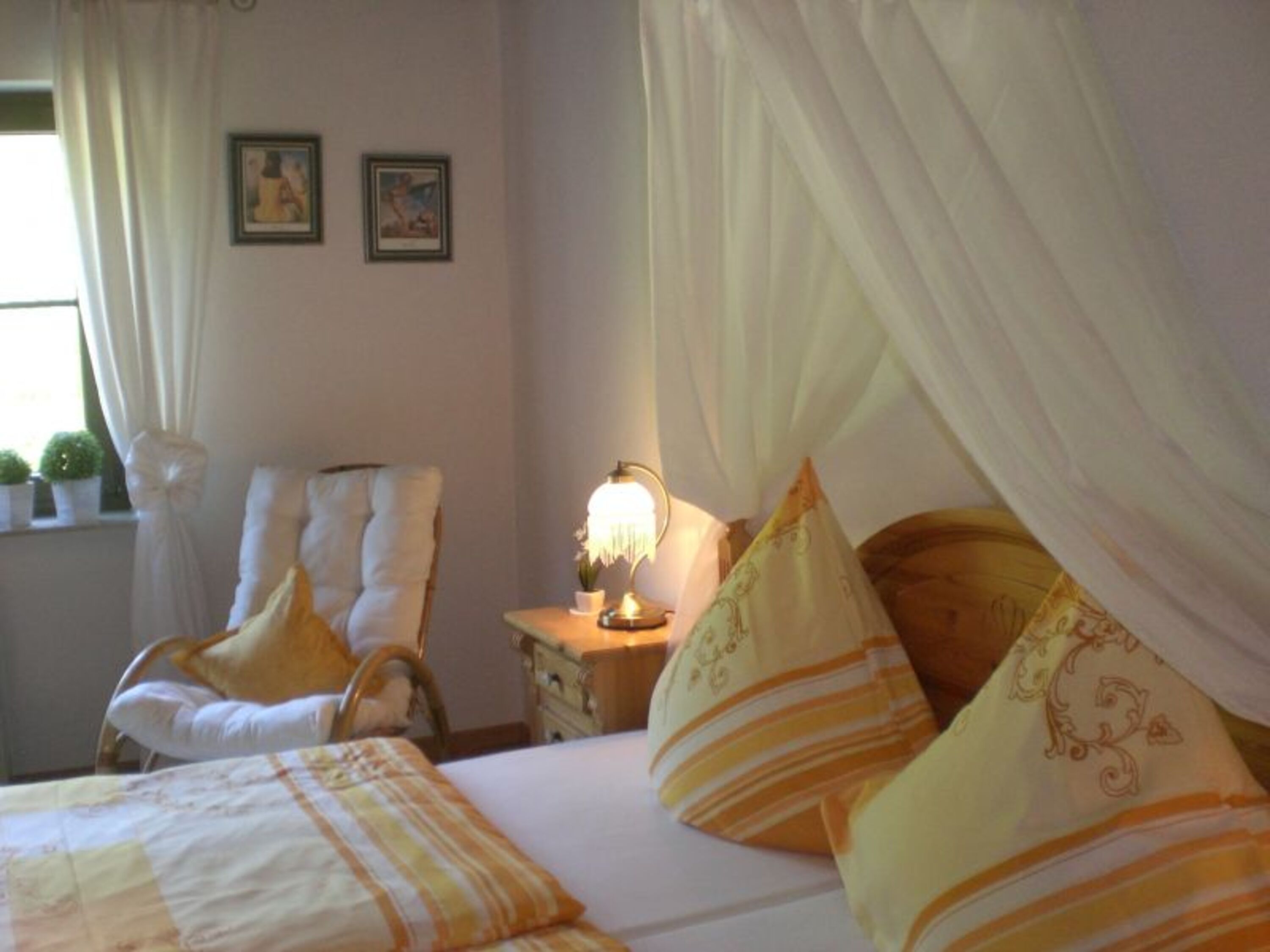 Schlafzimmer mit Doppelbett