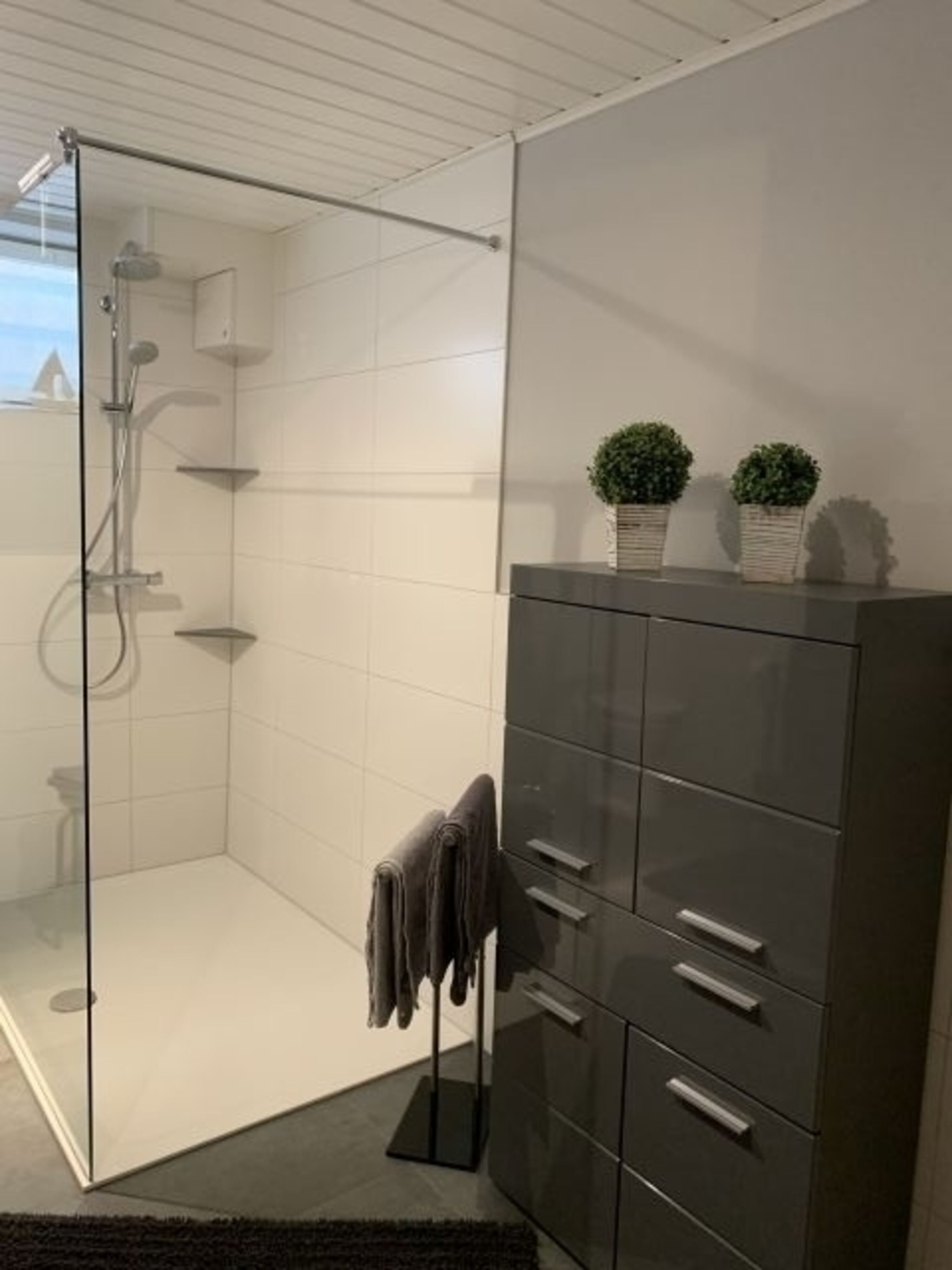 Modernes Badezimmer, im März 2022 komplett saniert