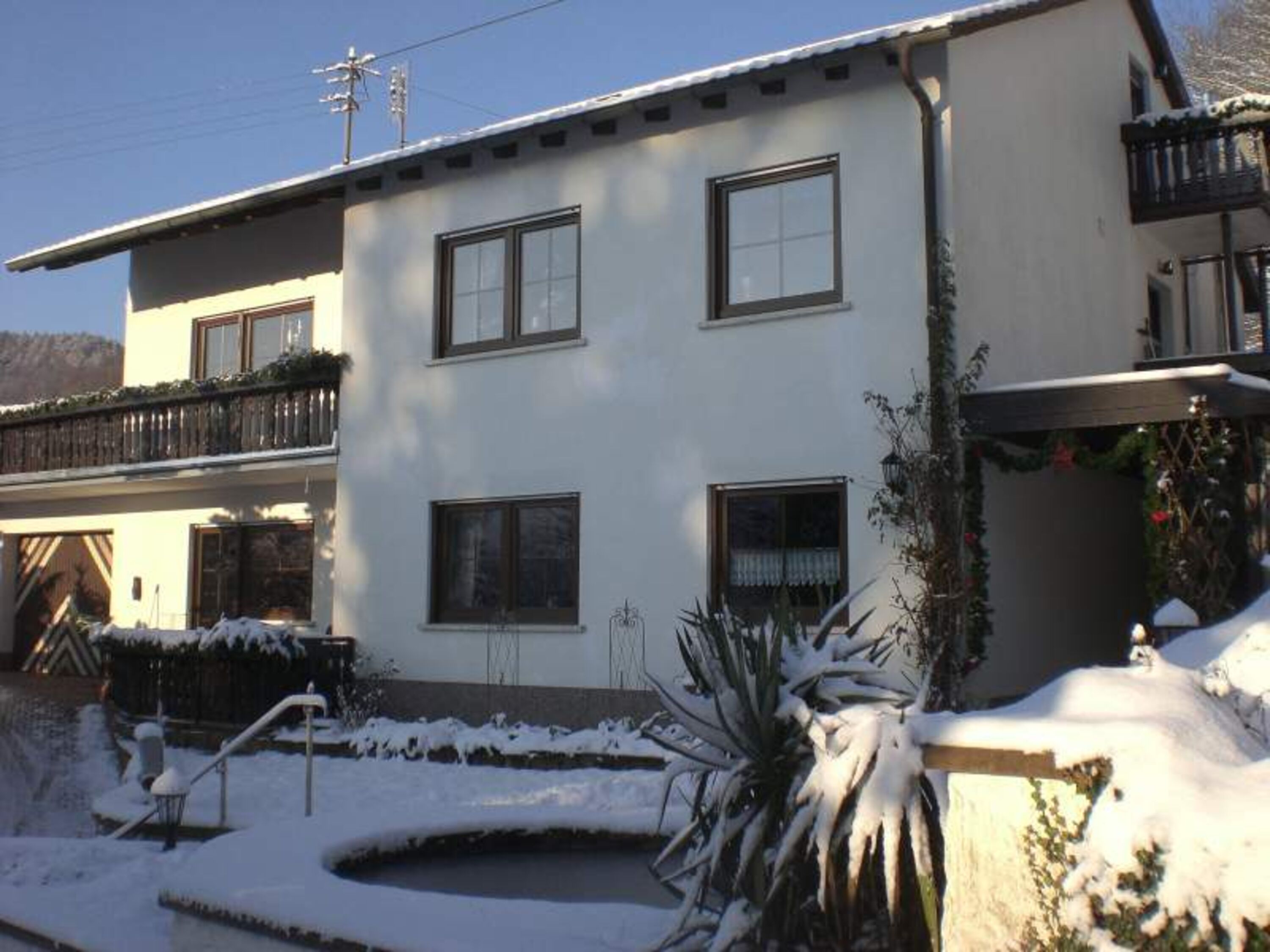 Hausansicht im Winter