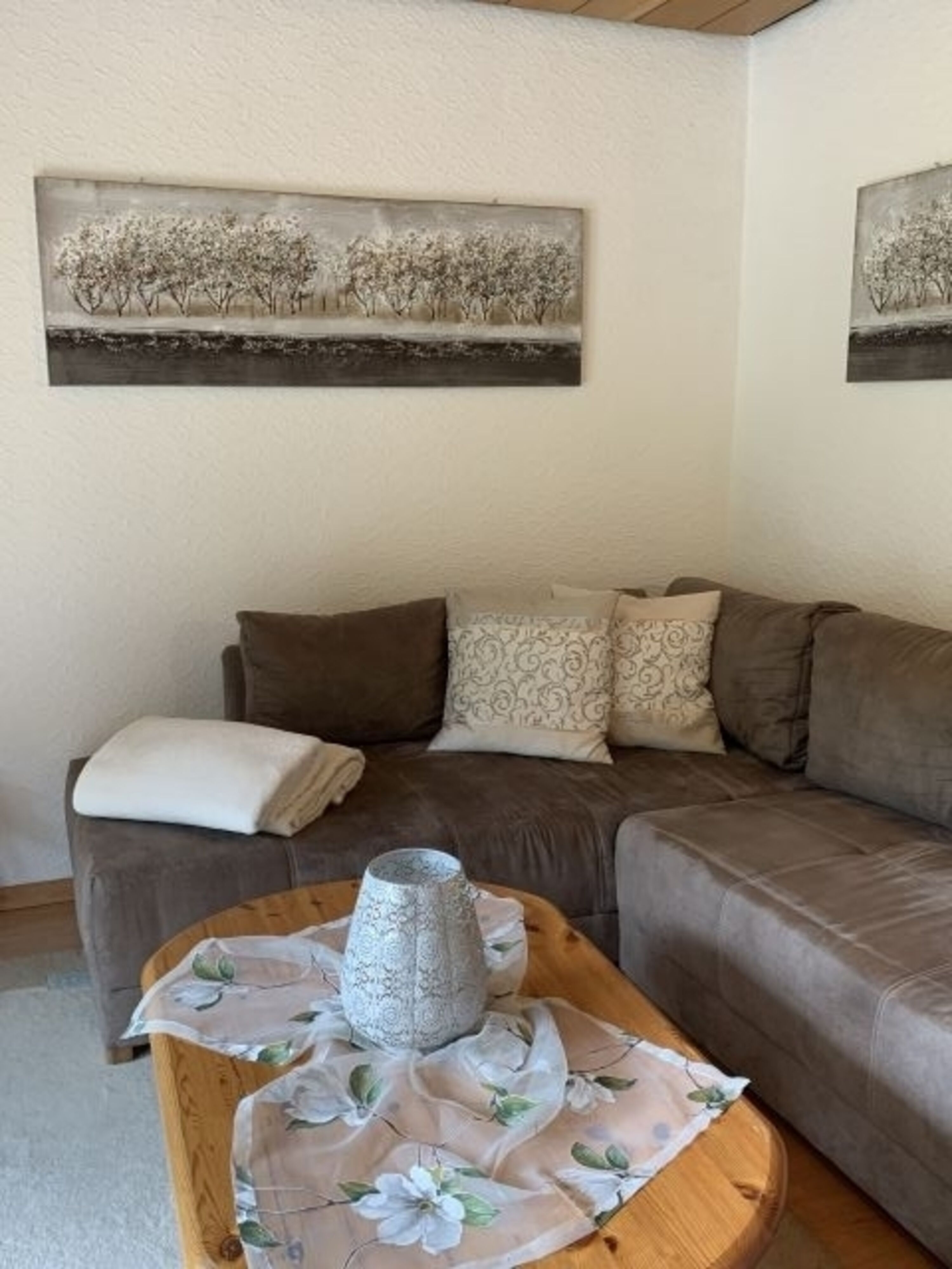 Modern ausgestattetes Wohnzimmer