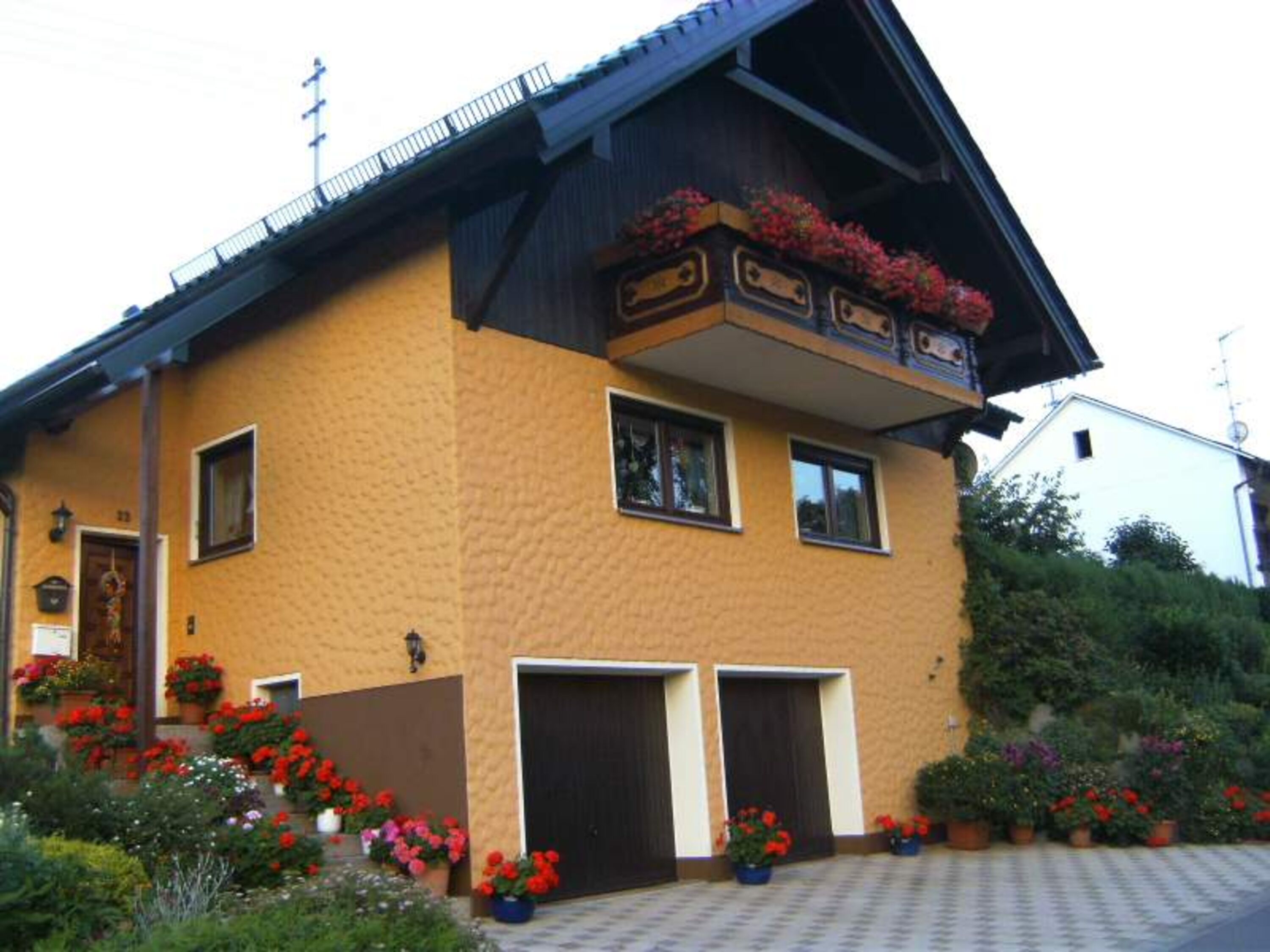 unser Haus im Sommer