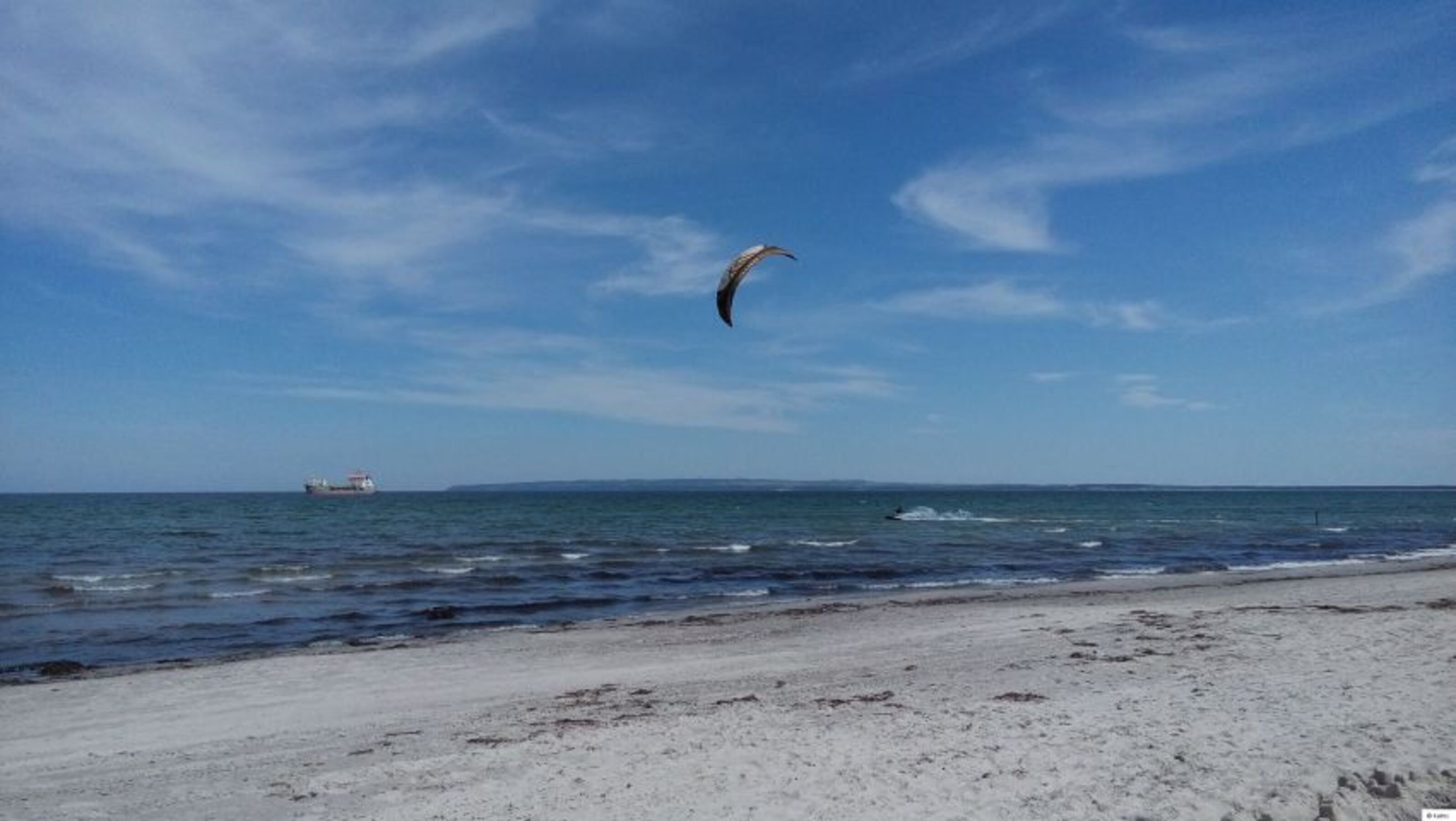Kitesurfer vor dem Haus