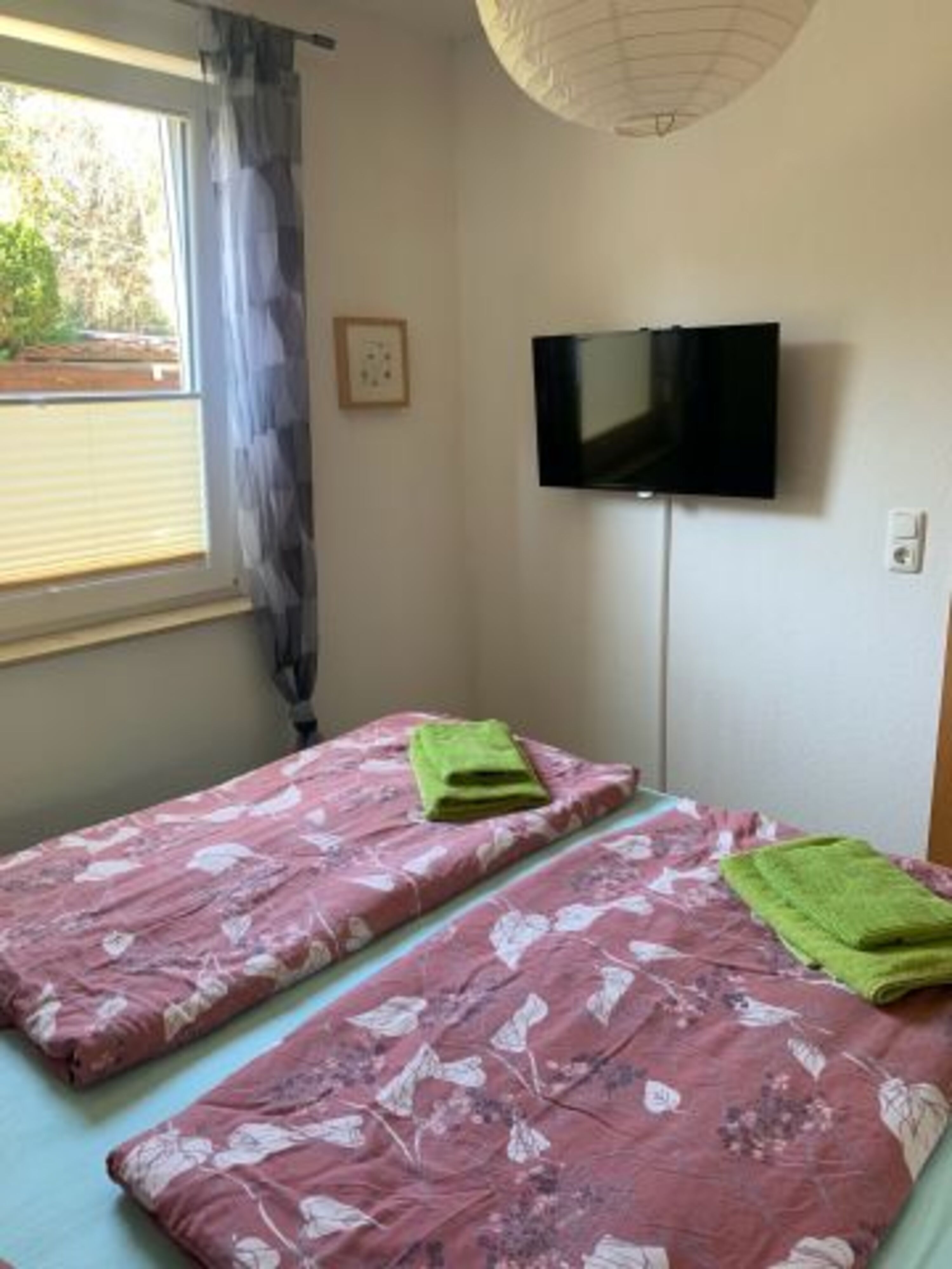 Schlafzimmer mit zweitem TV
