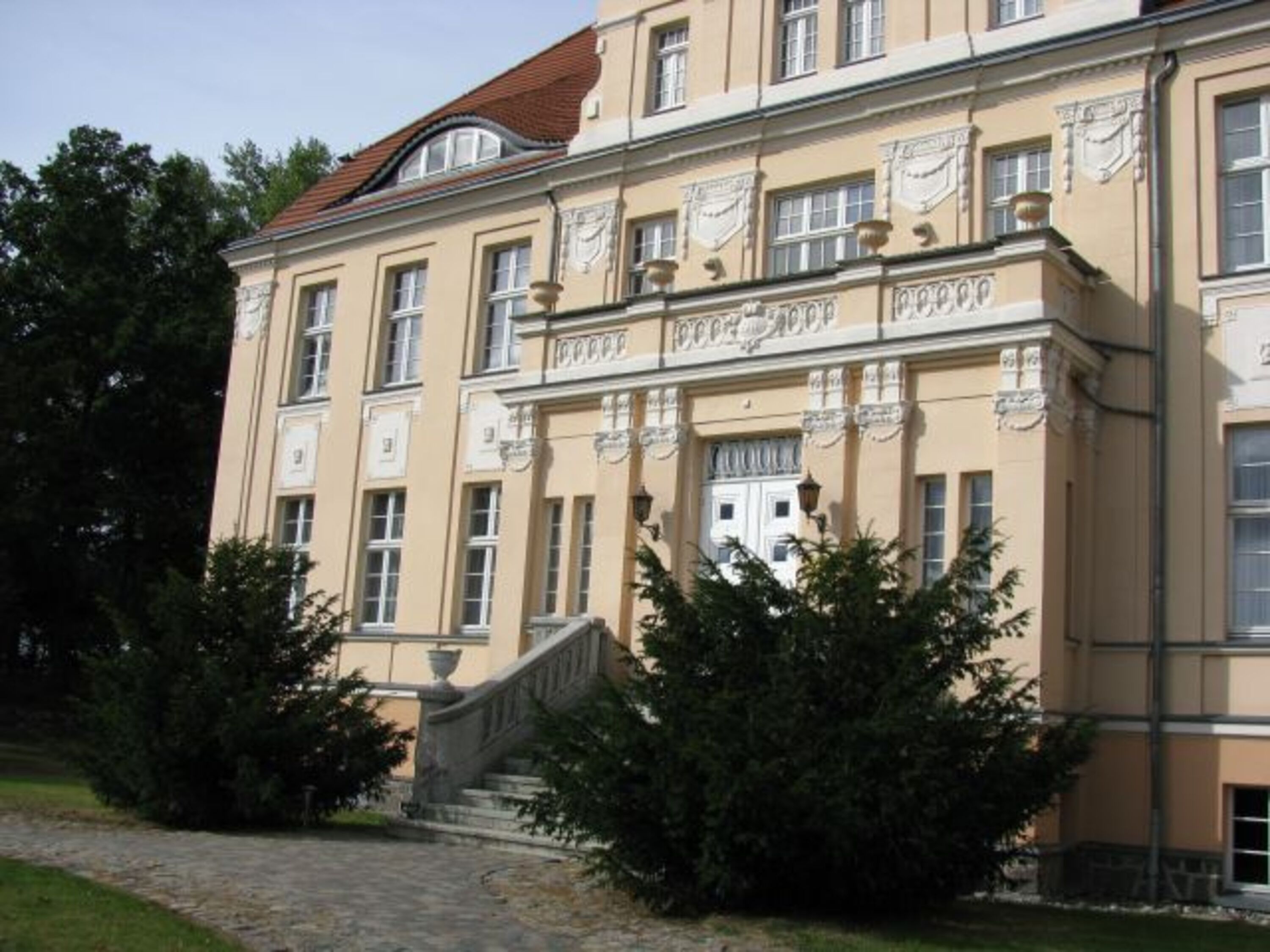 Direkte Umgebung des Objekts - Gutsherrenhaus Neddesitz