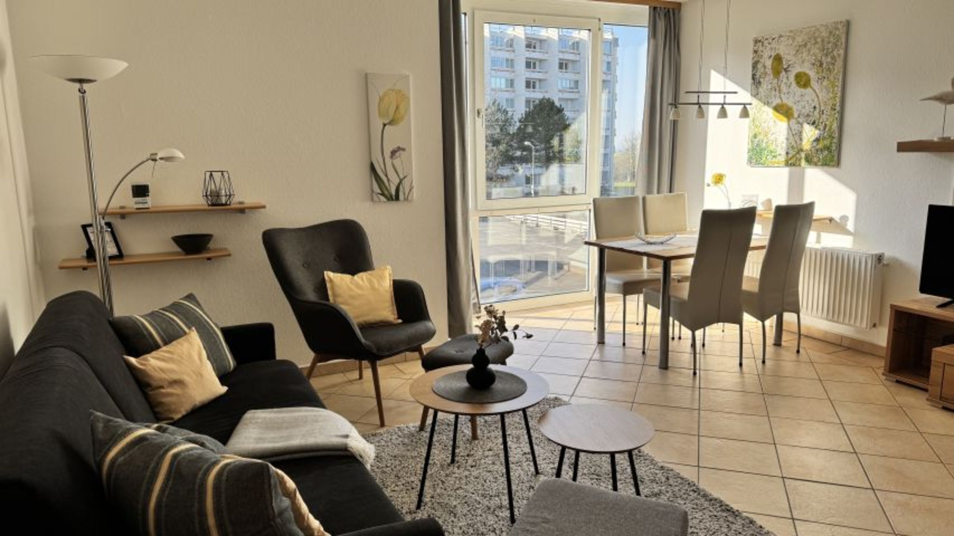 Wohnzimmer mit seitl. Seeblick