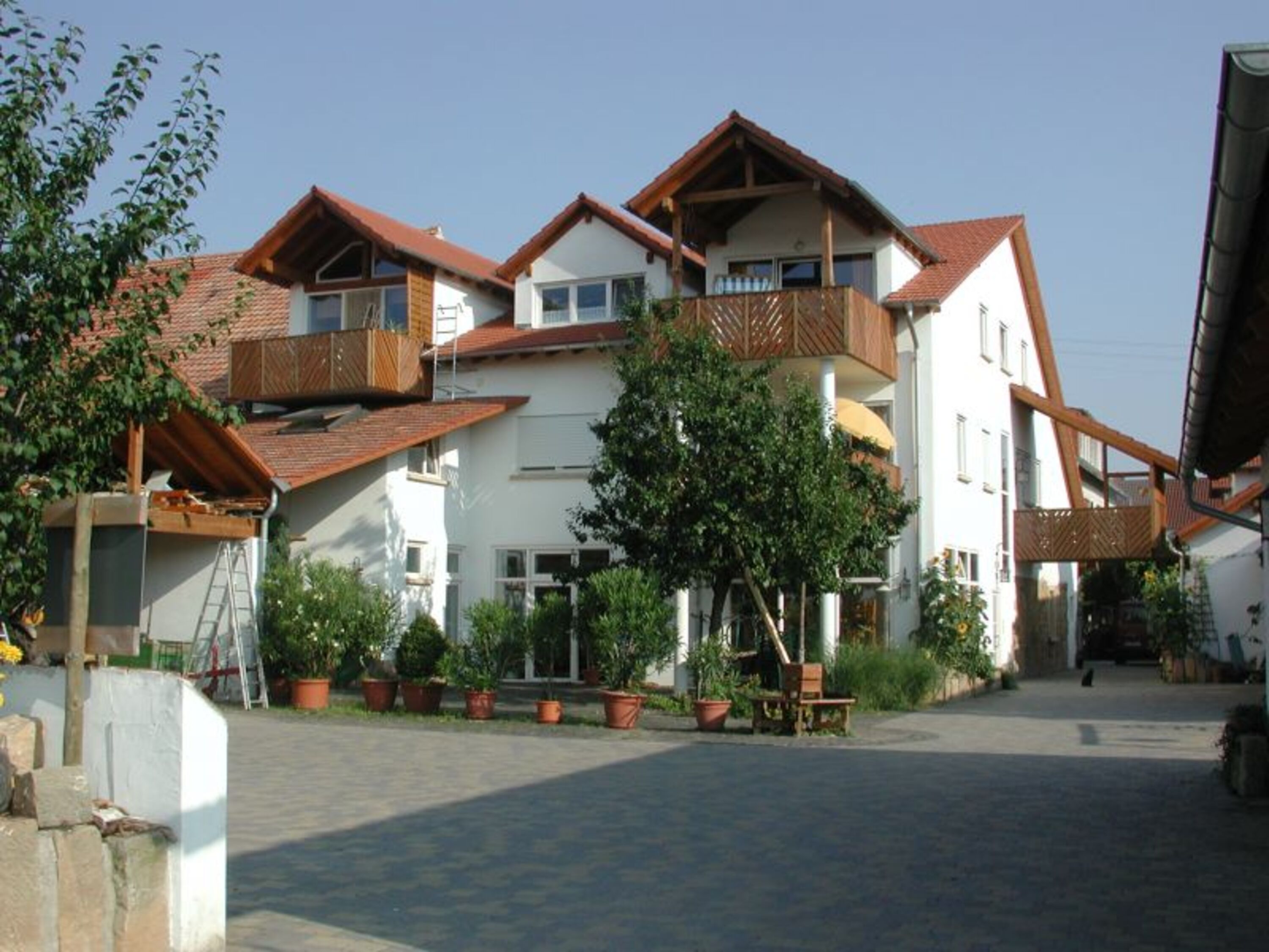 Der südliche Hof unseres Anwesens