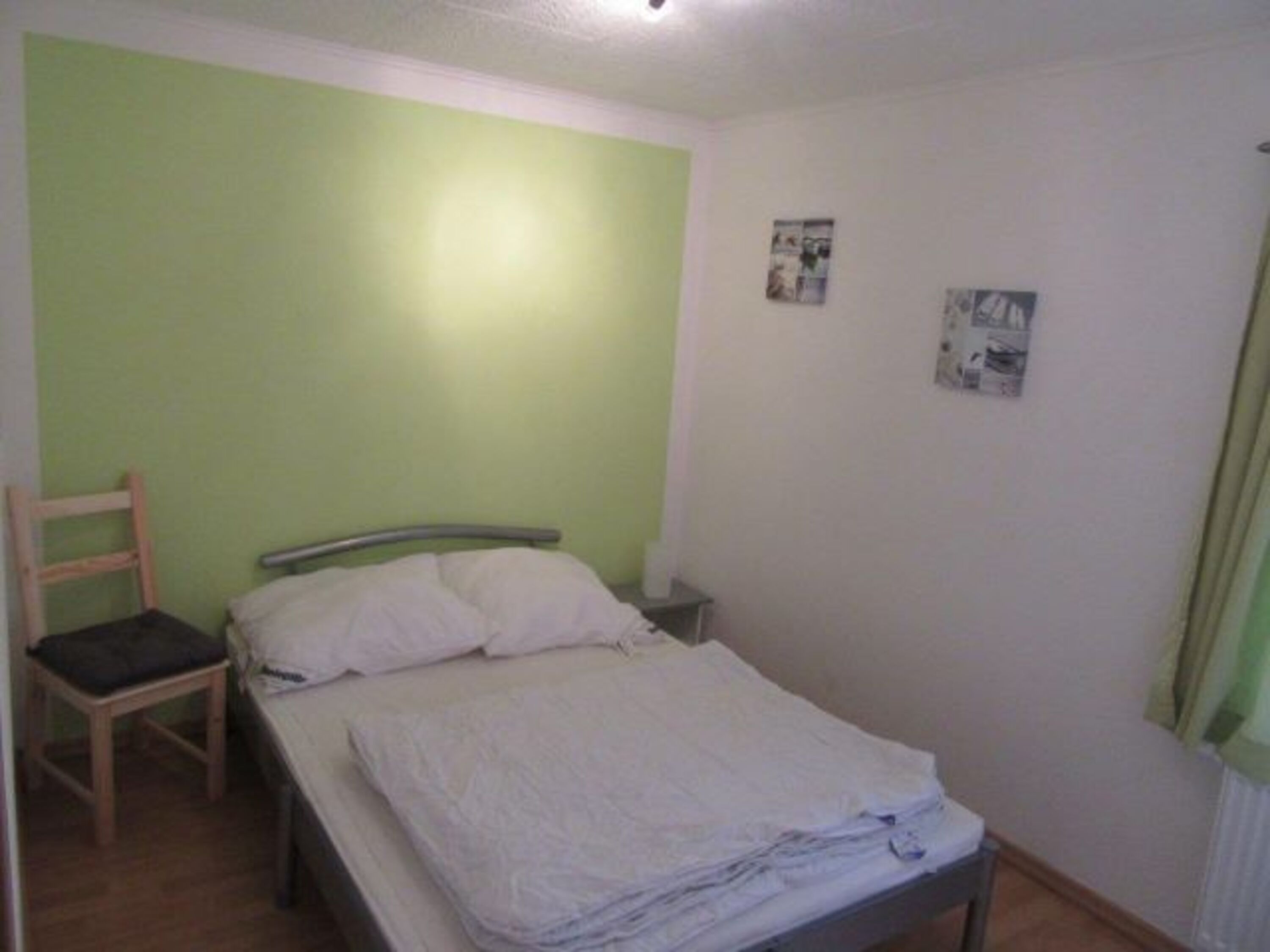 Schlafzimmer EG / Bett 140x200 cm