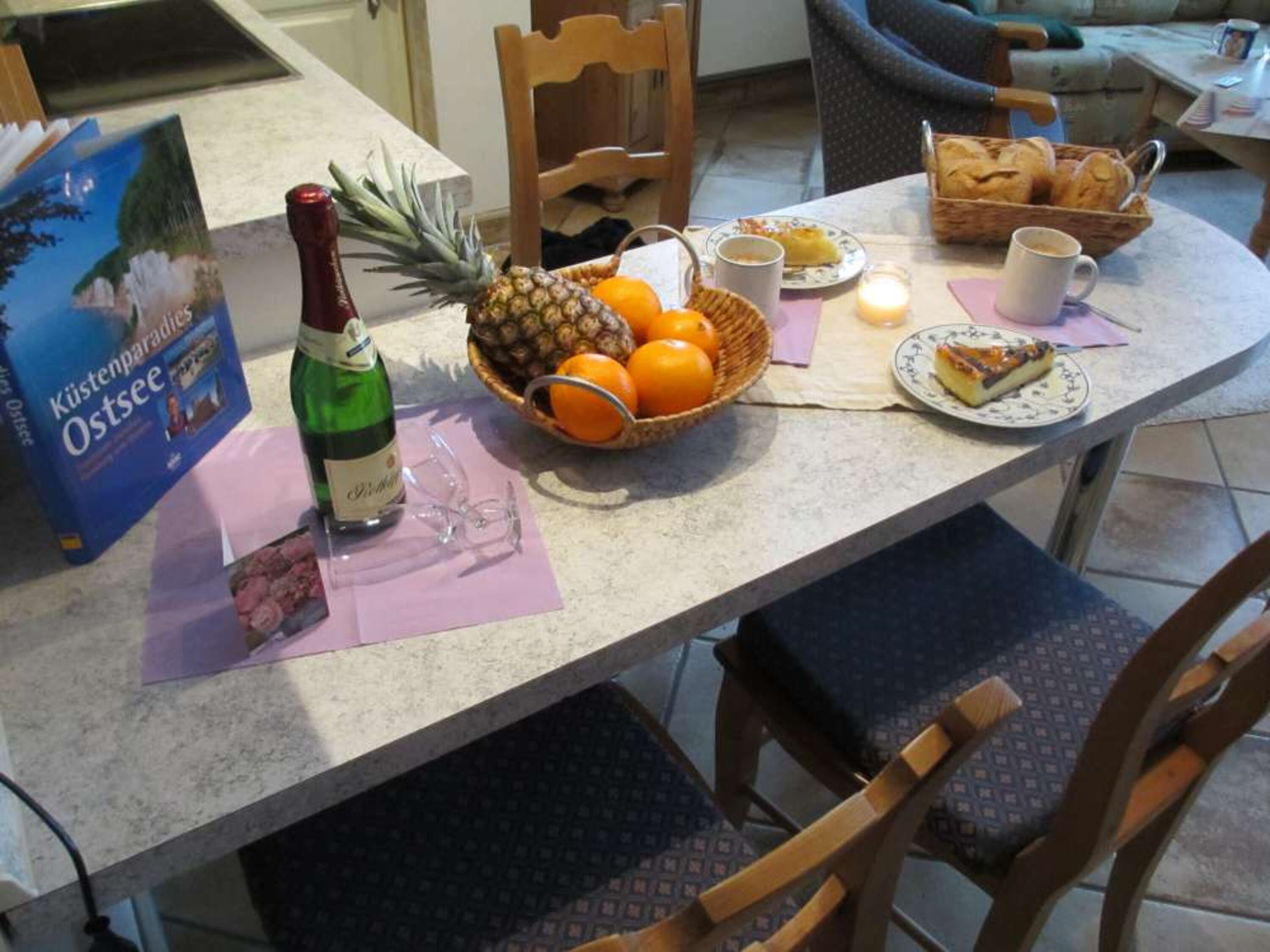 Beispielhafter Frühstückstisch