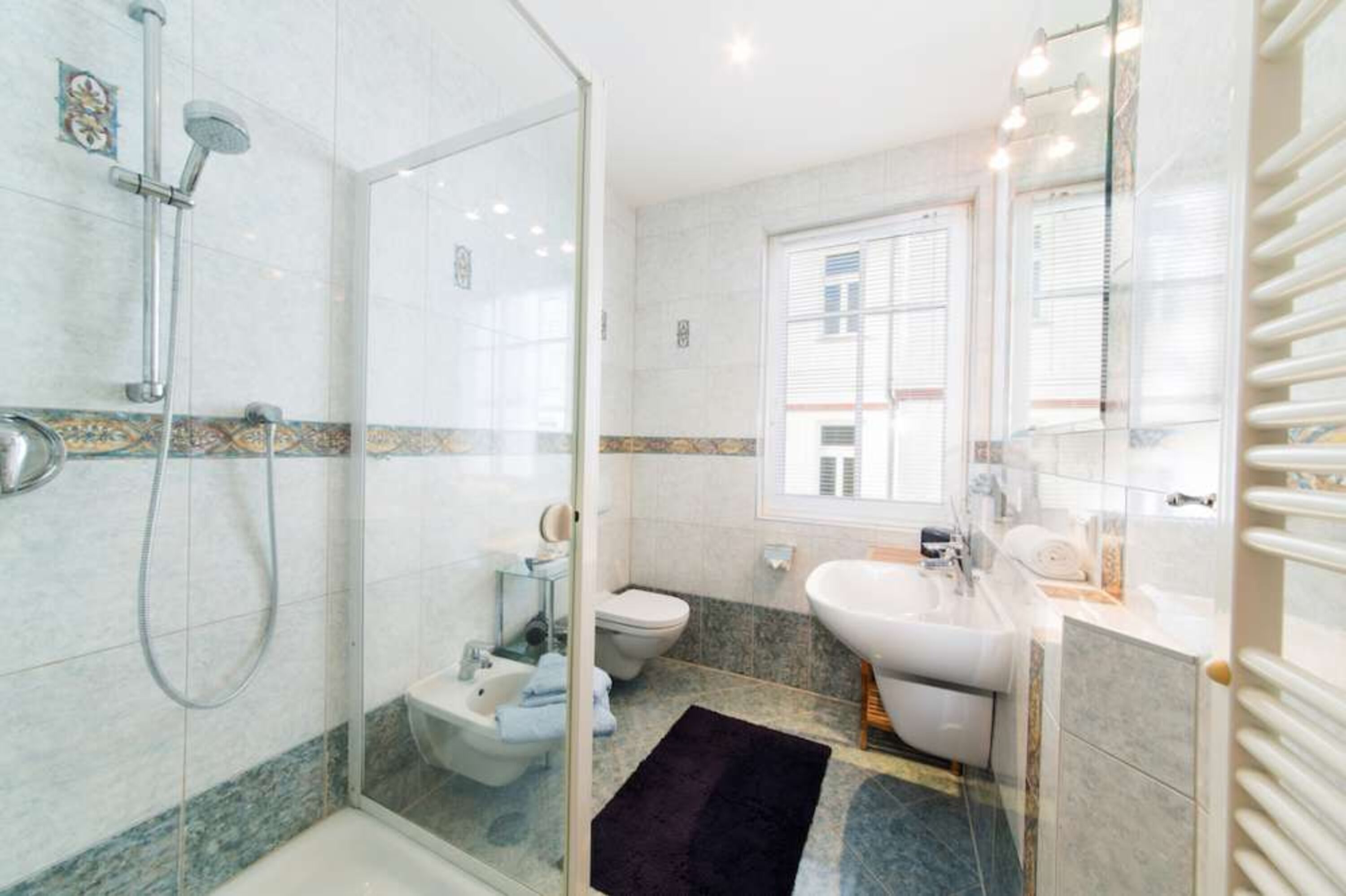Bad mit Bidet (by Photo Zobler)