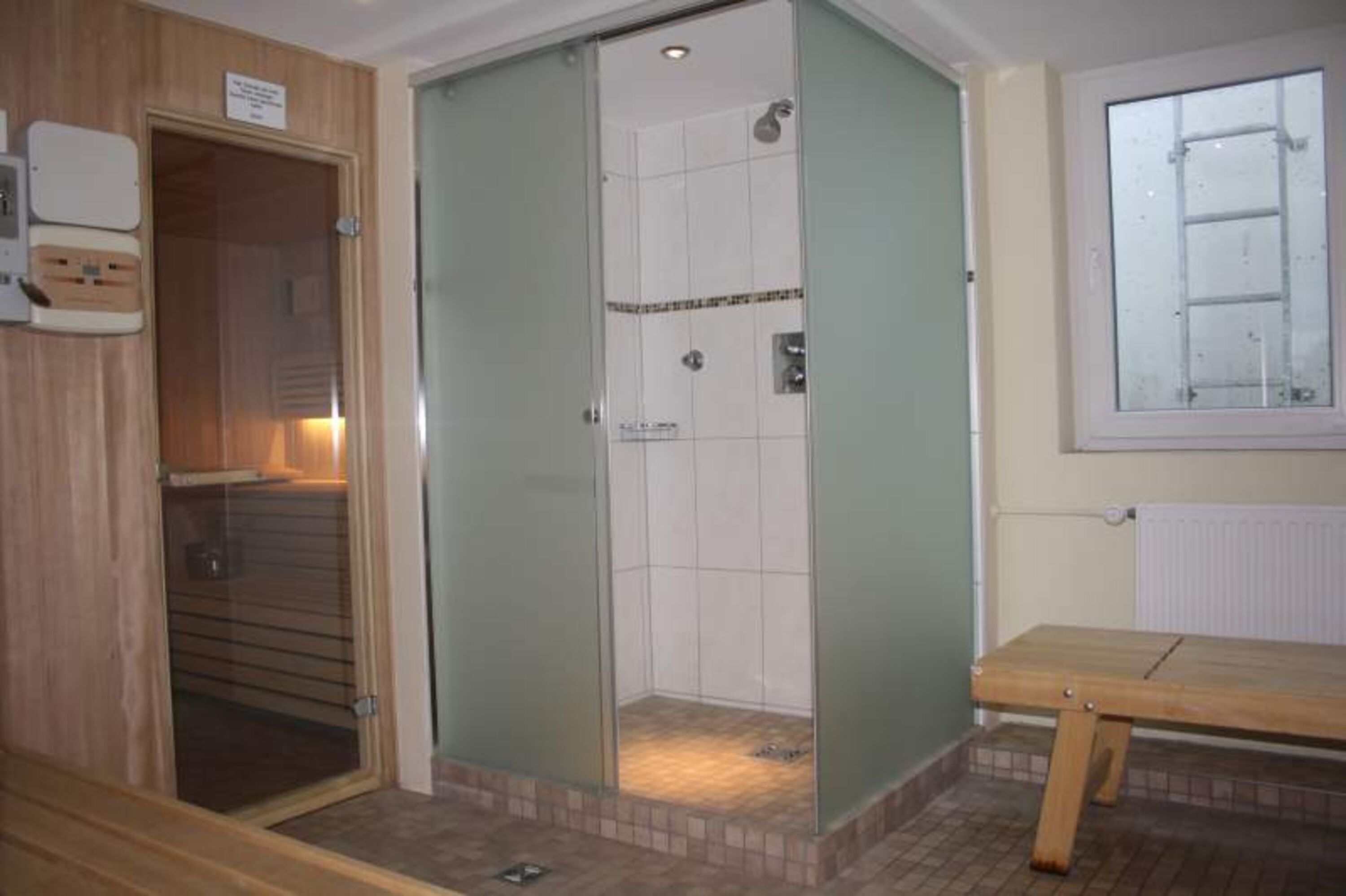 Saune / Dusche / Liegen