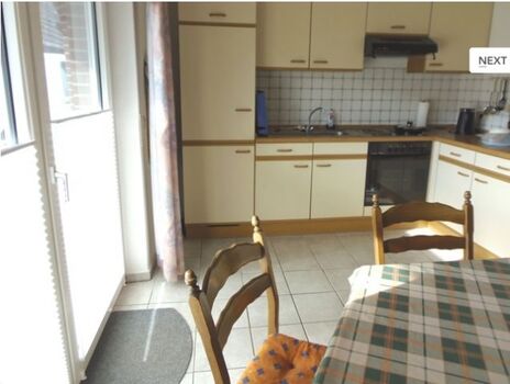 Küche mit Zugang zur Terrasse