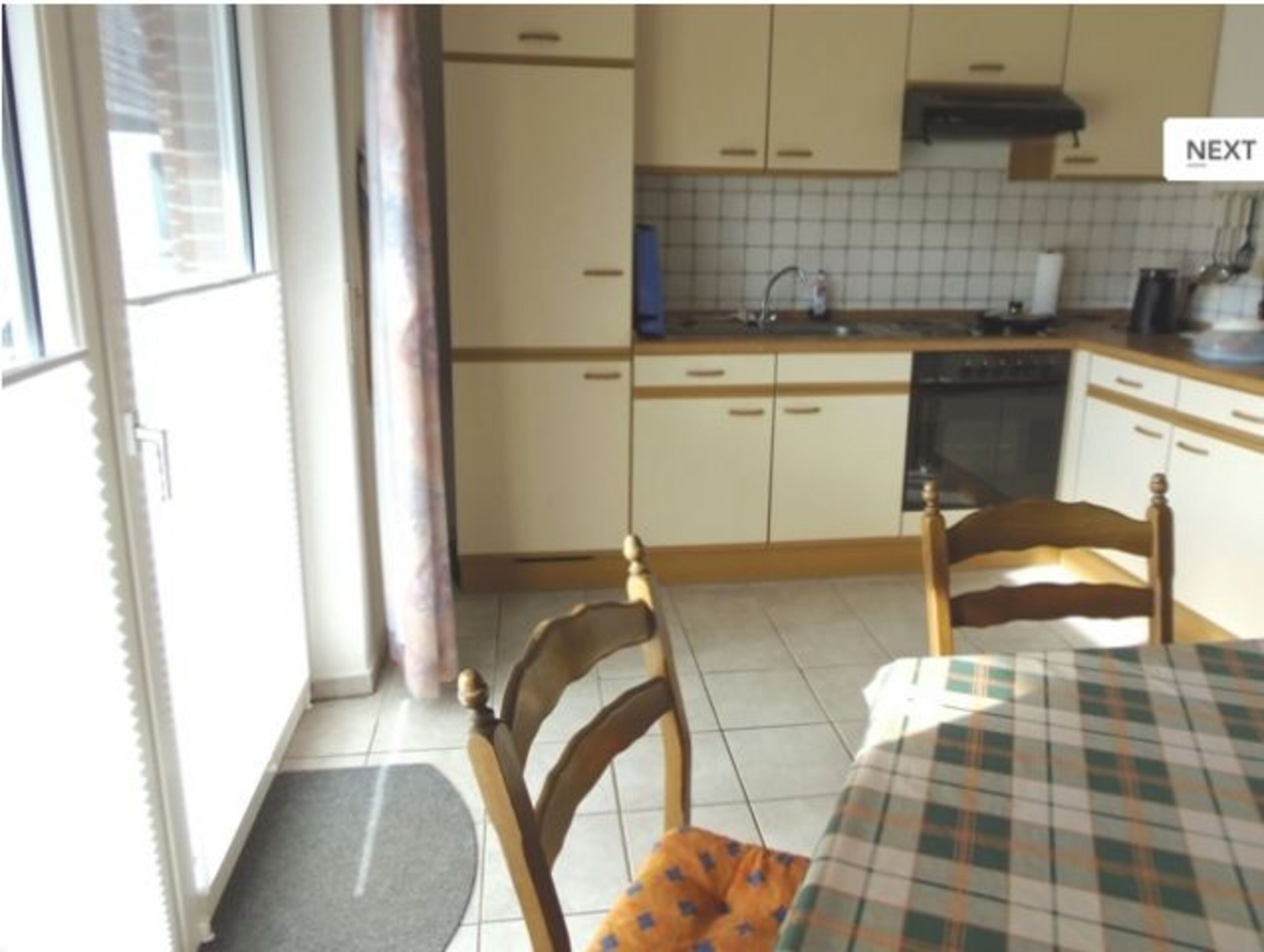 Küche mit Zugang zur Terrasse