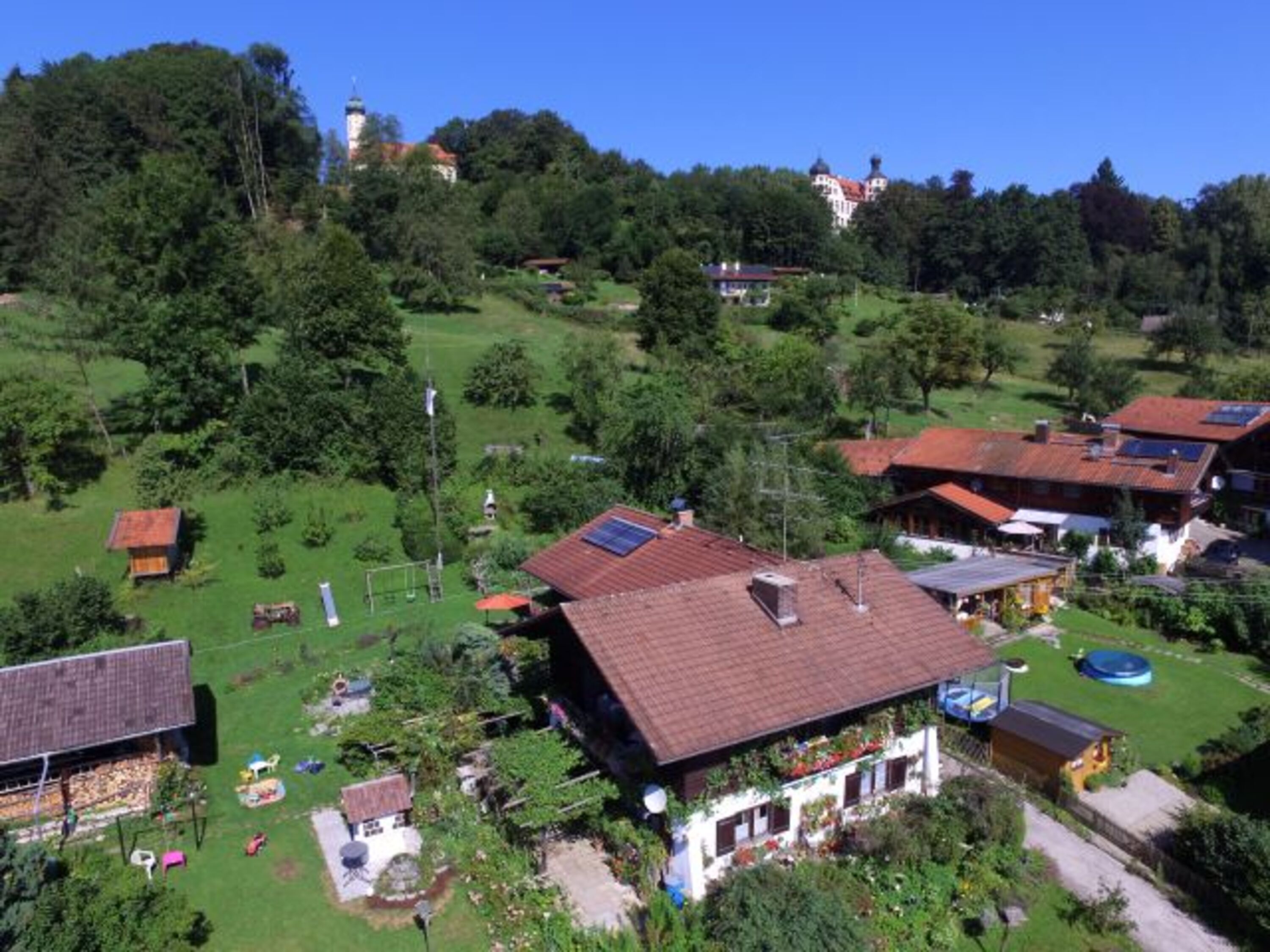 komplettes Haus mit Garten