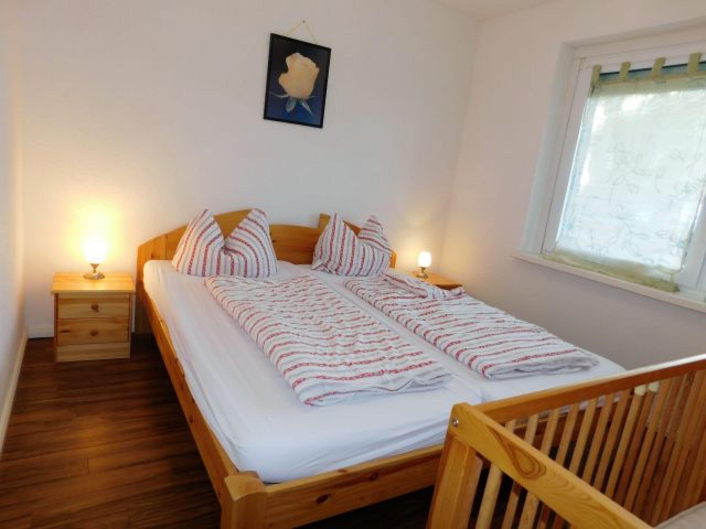 Elternschlafzimmer HP rechts mit Babybett
