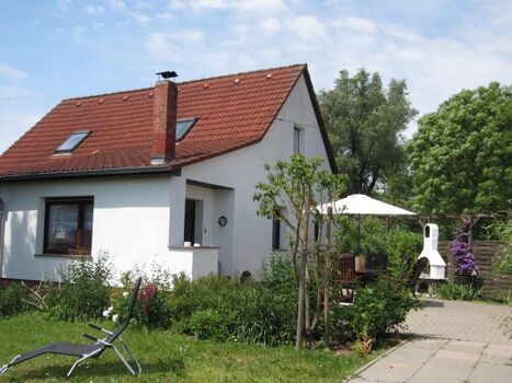 Mit großer Terrasse