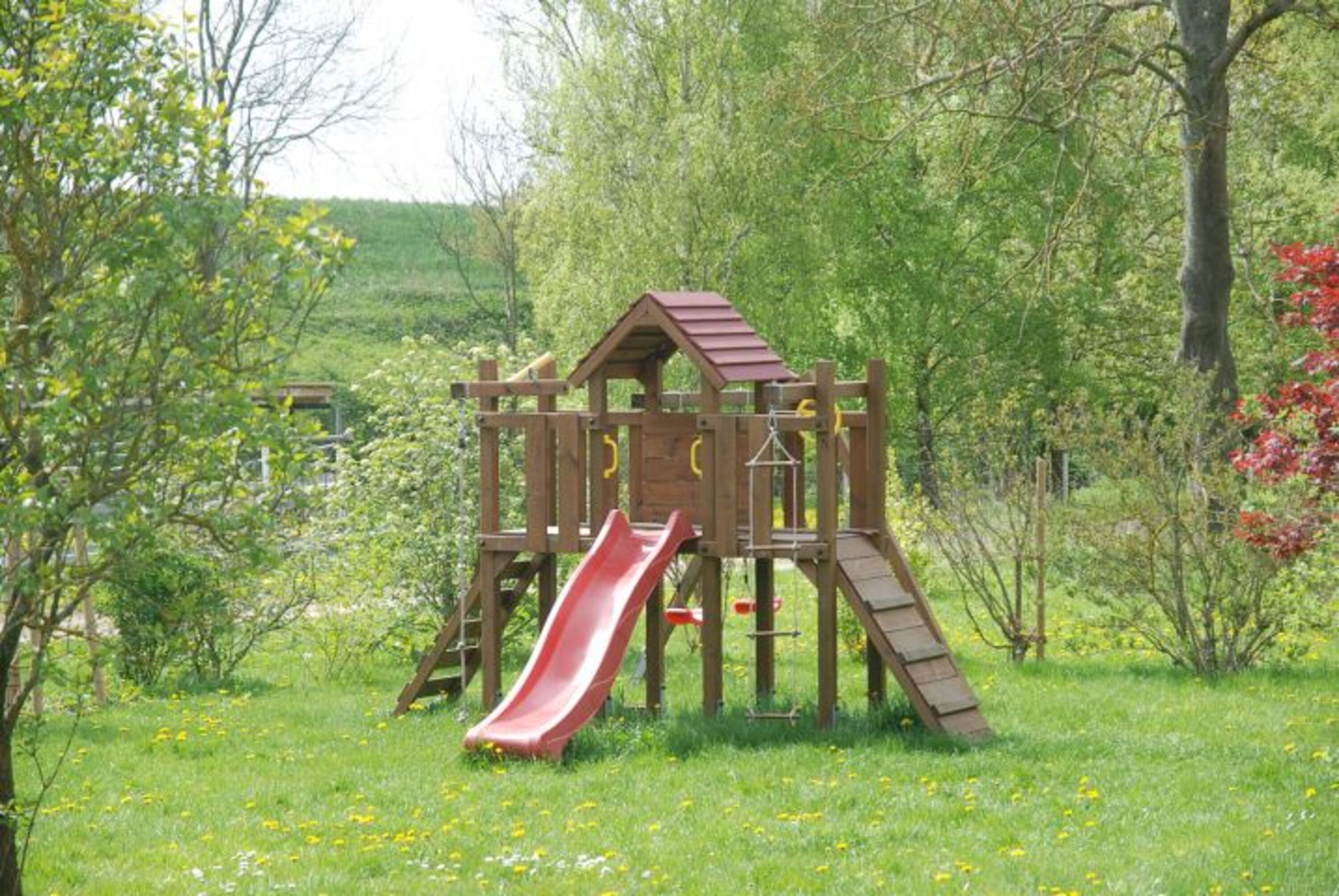 Klettergerüst mit Schaukeln