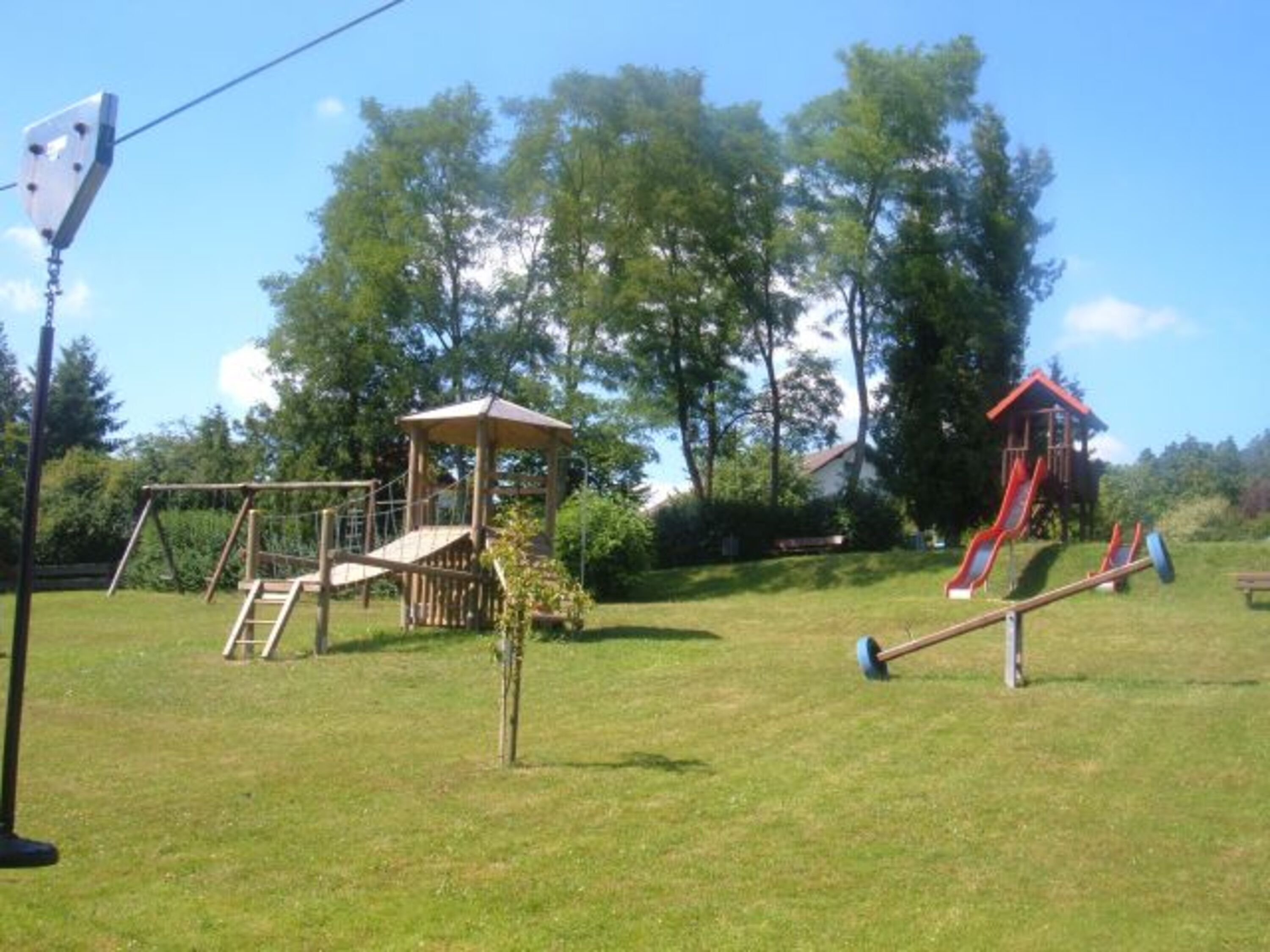 Der Spielplatz, 100 m entfernt