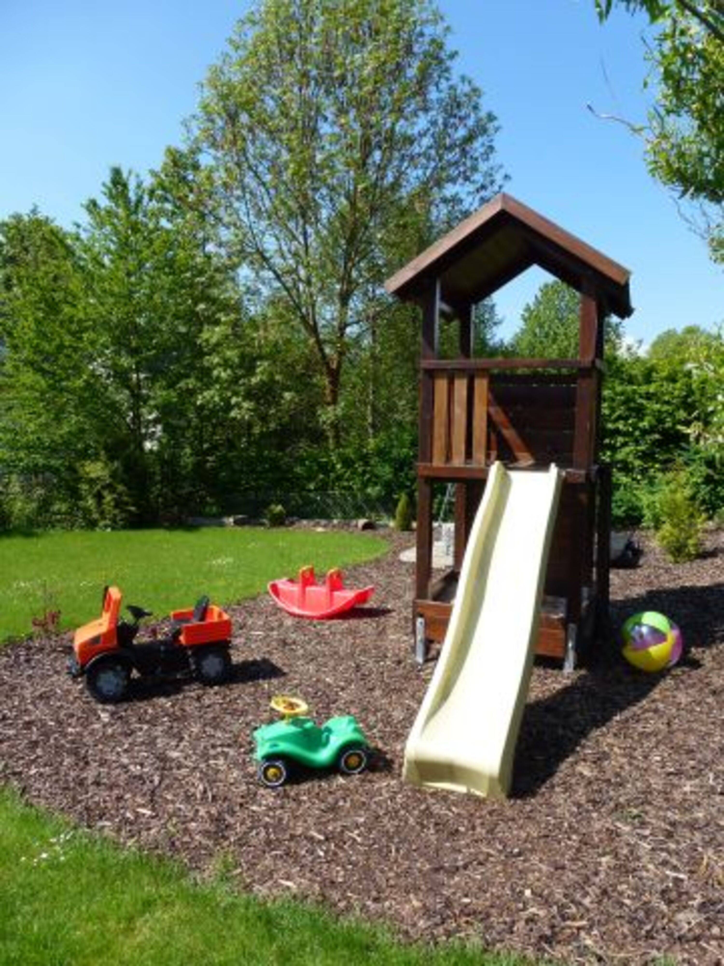 Der Spielturm im Garten